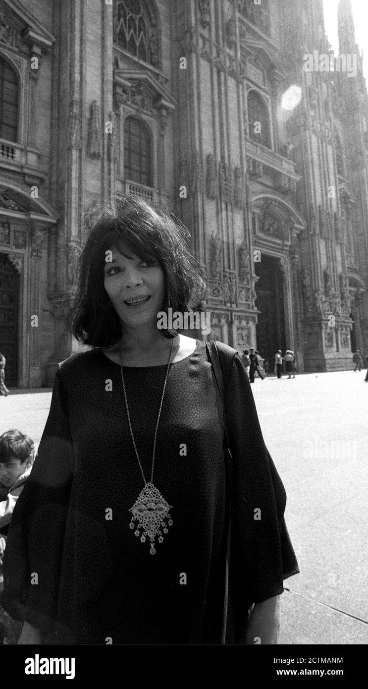 Spoleto, Italy. 24th Sep, 2020. ** SPECIAL FEE ** ** SPECIAL FEE ** FRENCH ACTRESS JULIETTE GRECO IN PIAZZA DEL DUOMO YEAR 1976 (De Bellis/Fotogramma, MILAN - 1976-09-02) ps the photo can be used in compliance with the context in which it is was taken, and without the defamatory intent of the decorum of the people represented Editorial Usage Only Credit: Independent Photo Agency/Alamy Live News Stock Photo