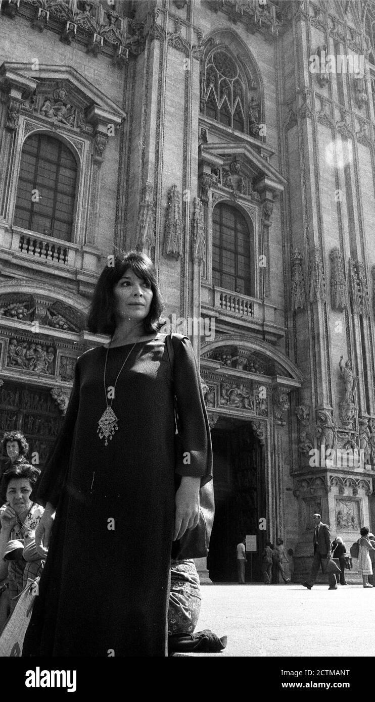 Spoleto, Italy. 24th Sep, 2020. ** SPECIAL FEE ** ** SPECIAL FEE ** FRENCH ACTRESS JULIETTE GRECO IN PIAZZA DEL DUOMO YEAR 1976 (De Bellis/Fotogramma, MILAN - 1976-09-02) ps the photo can be used in compliance with the context in which it is was taken, and without the defamatory intent of the decorum of the people represented Editorial Usage Only Credit: Independent Photo Agency/Alamy Live News Stock Photo