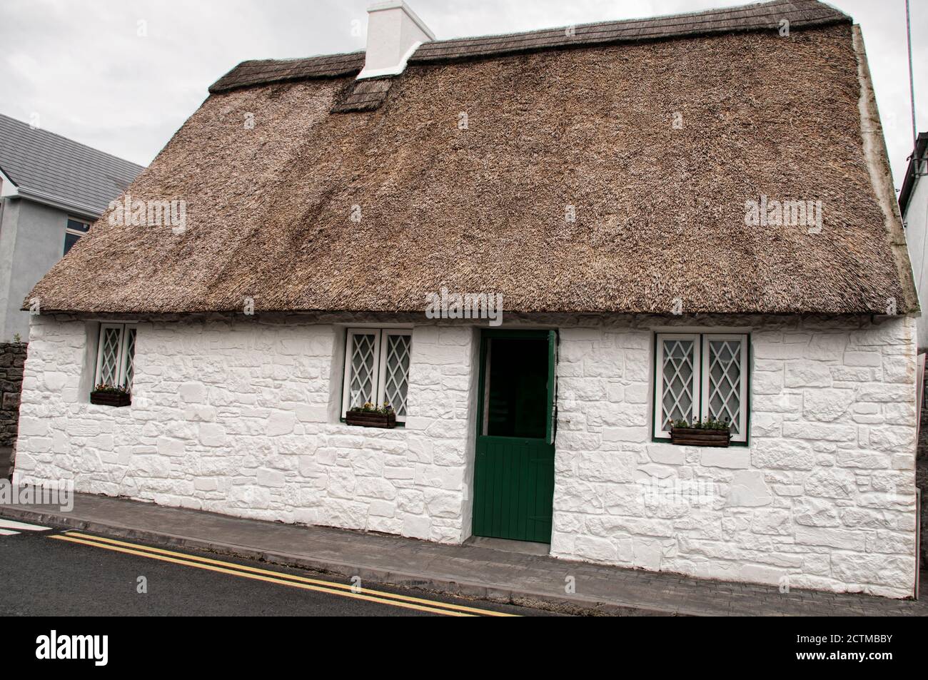 Irish cottage with thatched roof located at Cong, Ireland Stock Photo