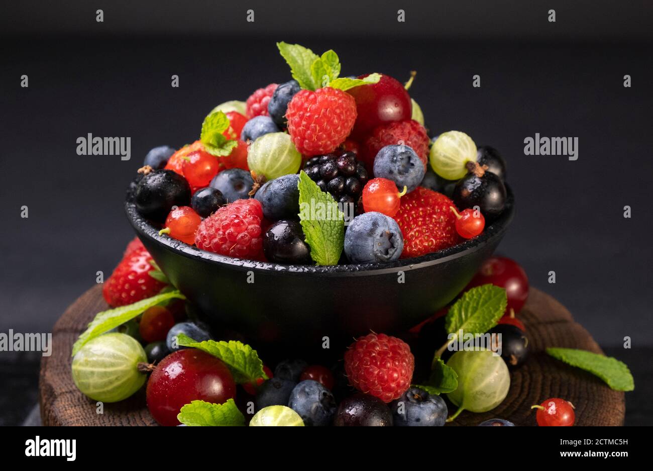 Banner berries black hi-res stock photography and images - Alamy