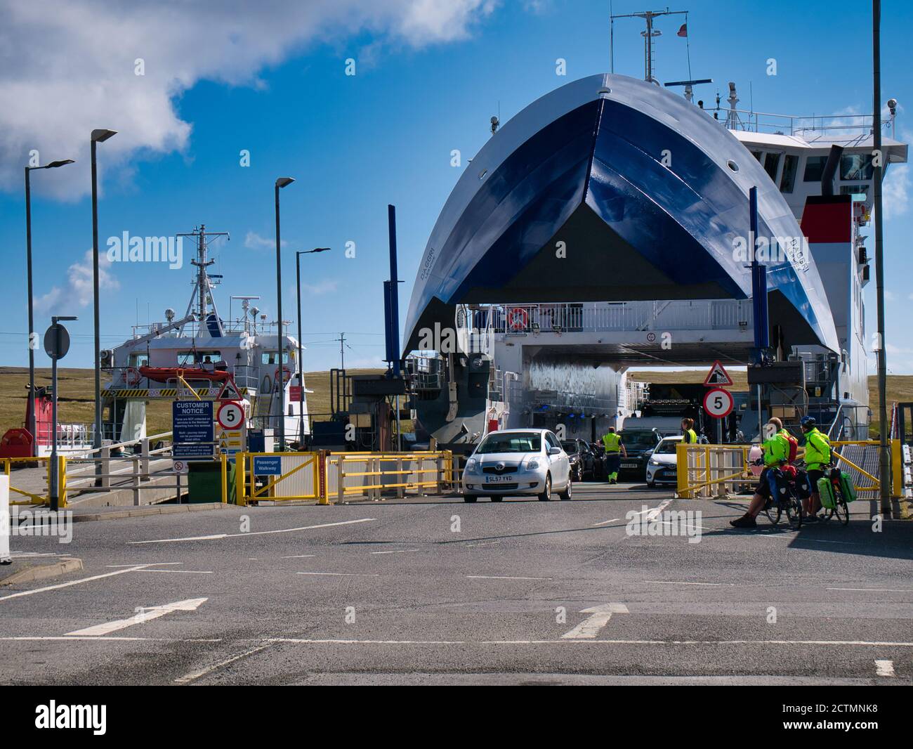Vehicles leave the inter-island roro car ferry MV Daggri at the Ulsta ferry terminal on the island of Yell in Shetland, UK Stock Photo