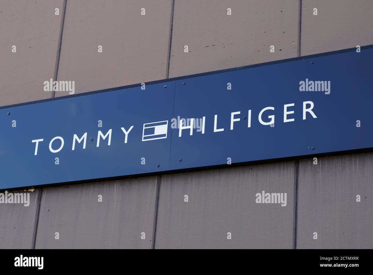 hilfinger logo