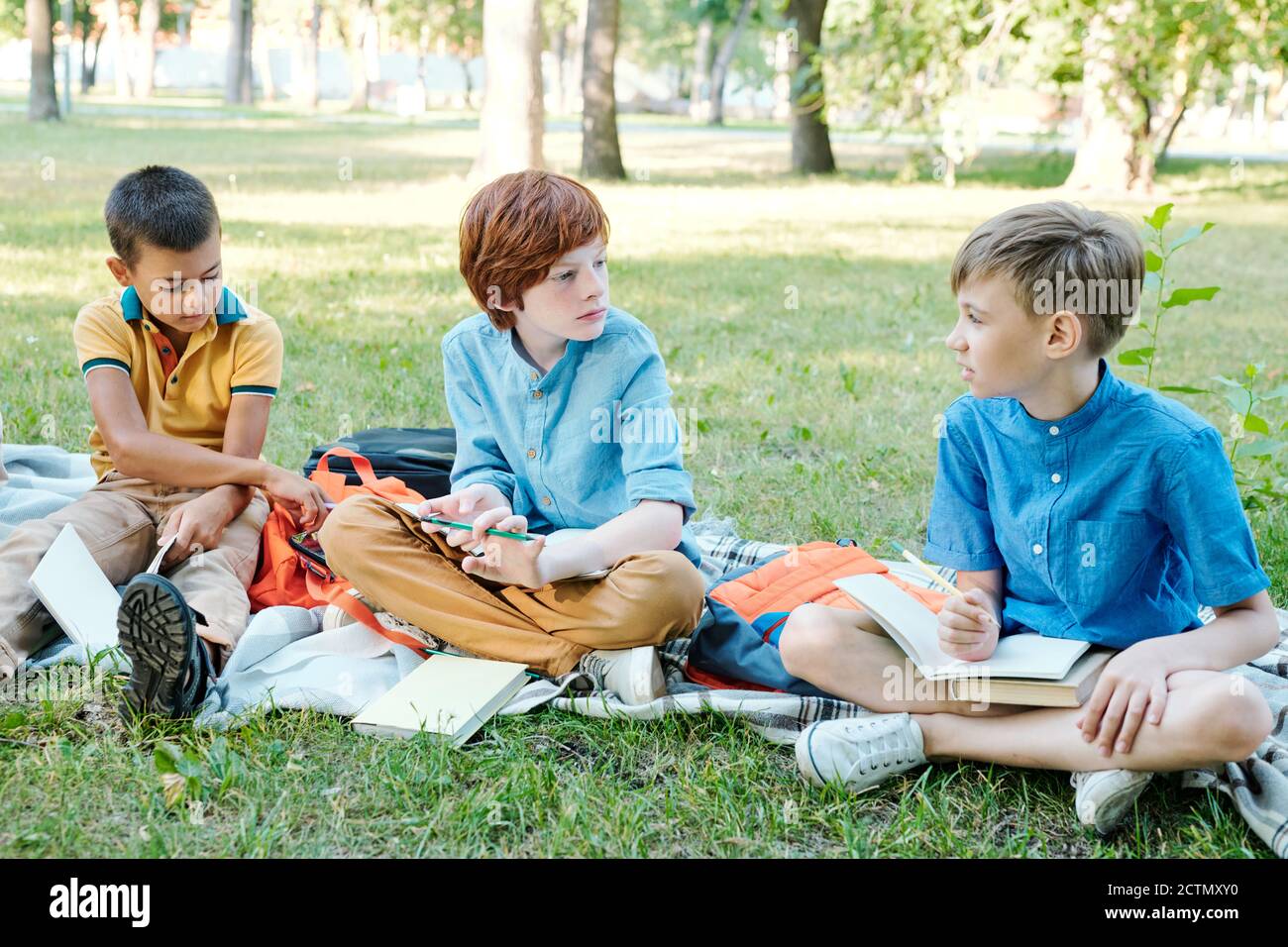 Group boys playing outdoors hi-res stock photography and images - Alamy