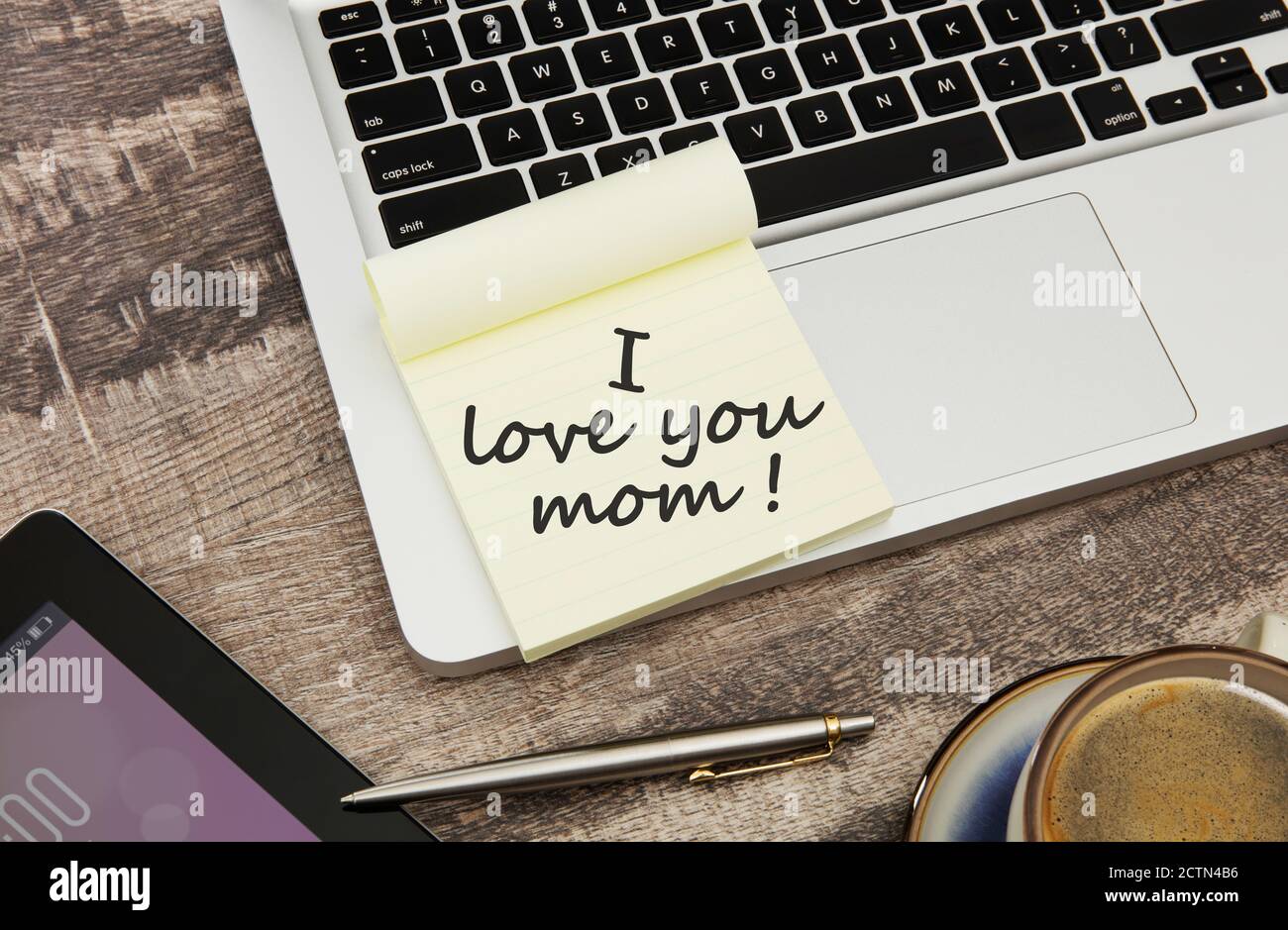 I love you mom message on adhesive note on desk Stock Photo - Alamy