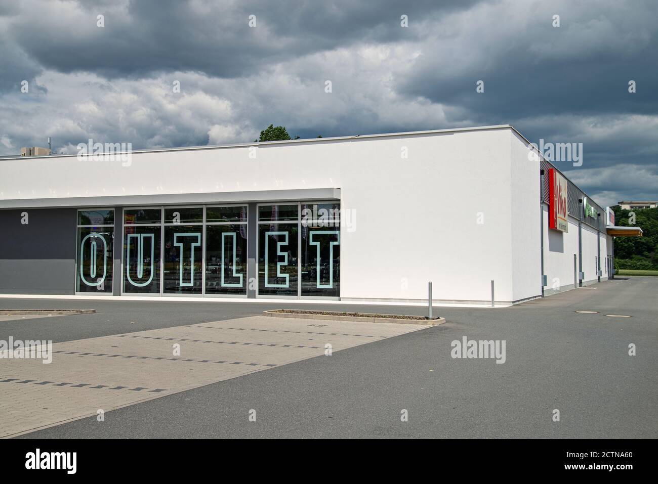 Outlet store in a commercial area near Frankfurt with parking space in the foreground Stock Photo