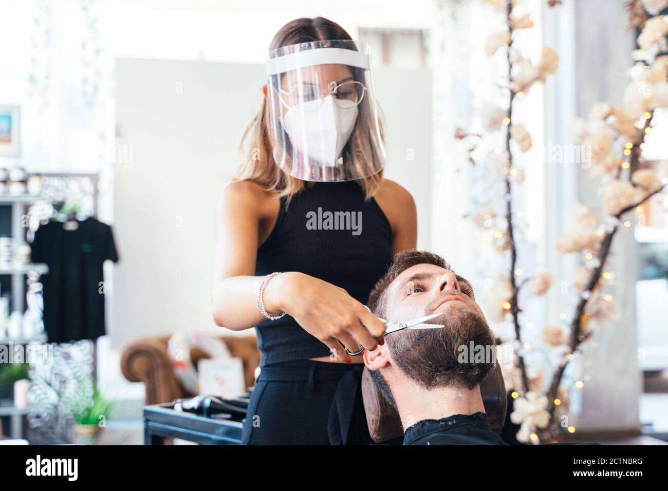 Download Beard Mask High Resolution Stock Photography And Images Alamy Yellowimages Mockups