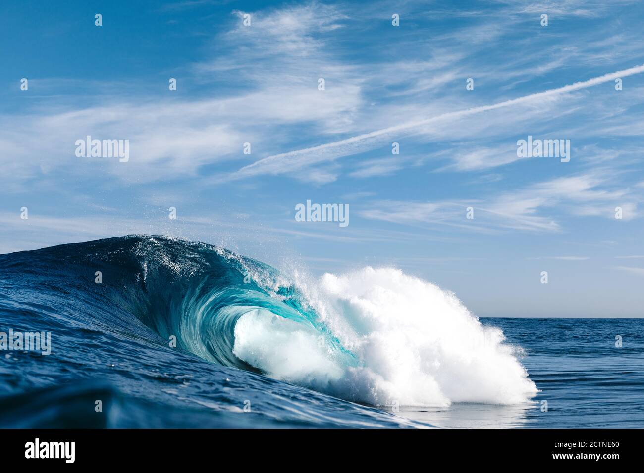 Powerful blue breaking ocean waves with white foam Stock Photo - Alamy