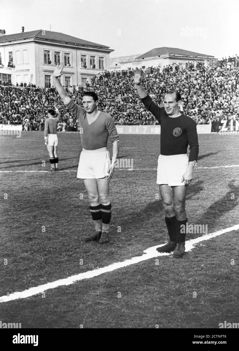 Silvio Piola (Lazio) (left) and Fulvio Bernardini (Rome), Rome, 1934. --- Roma, 1934 Nella foto: Silvio Piola (Lazio) (sin.) e Fulvio Bernardini (Roma) Stock Photo