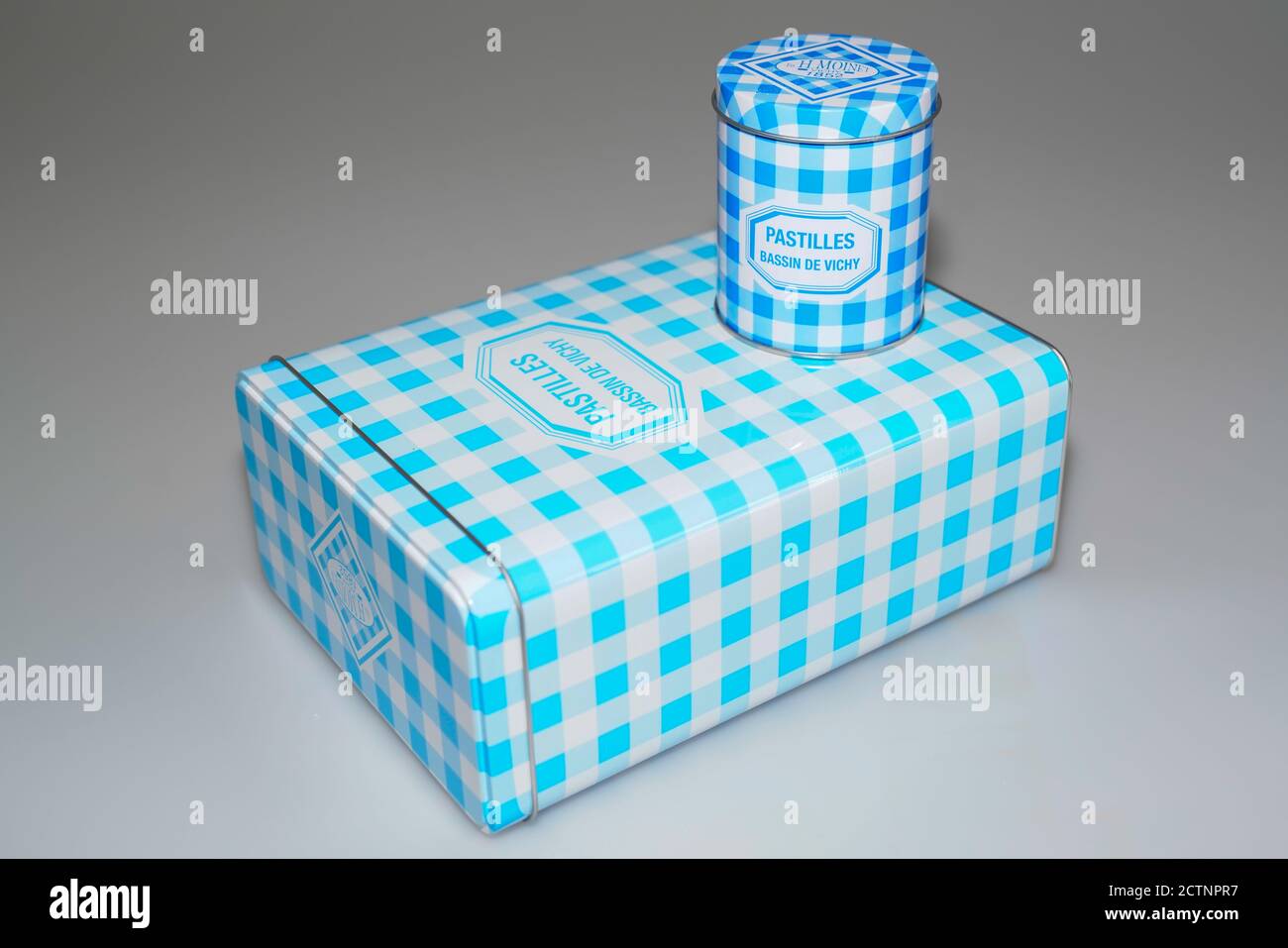 Bordeaux , Aquitaine / France - 09 20 2020 : vichy pastille in blue and  white checkered metal box and steel can of peppermint candy from french  city Stock Photo - Alamy