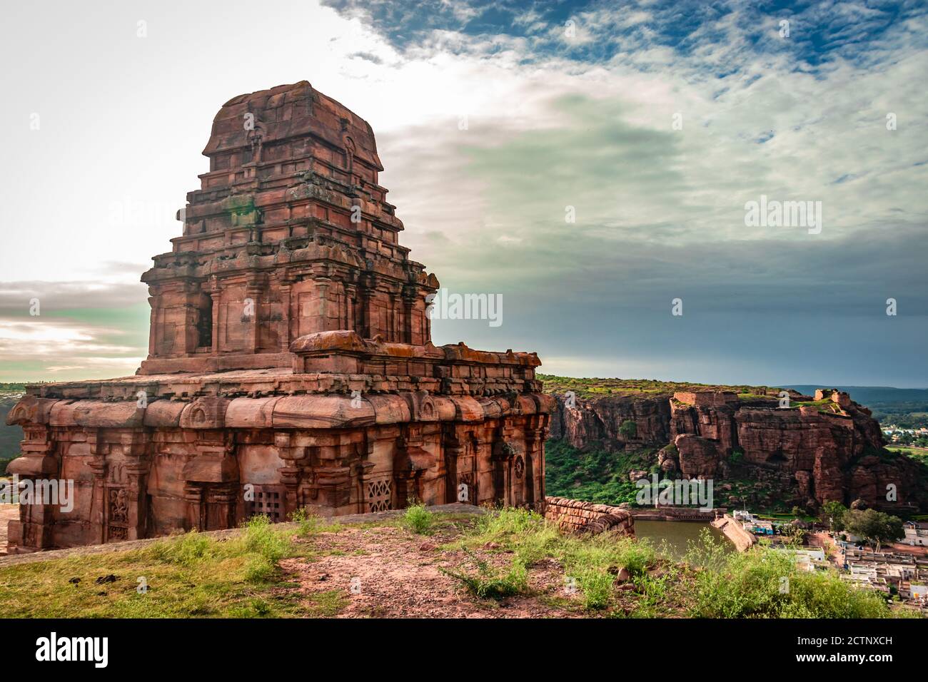 Monolithic sculpture hi-res stock photography and images - Alamy