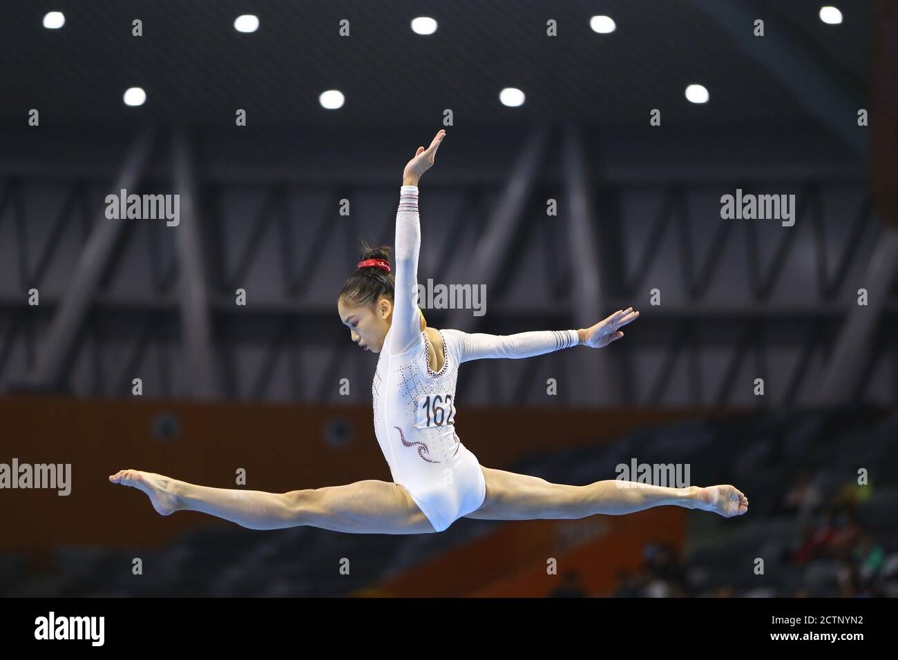 Wu ran gymnastics hi-res stock photography and images - Alamy