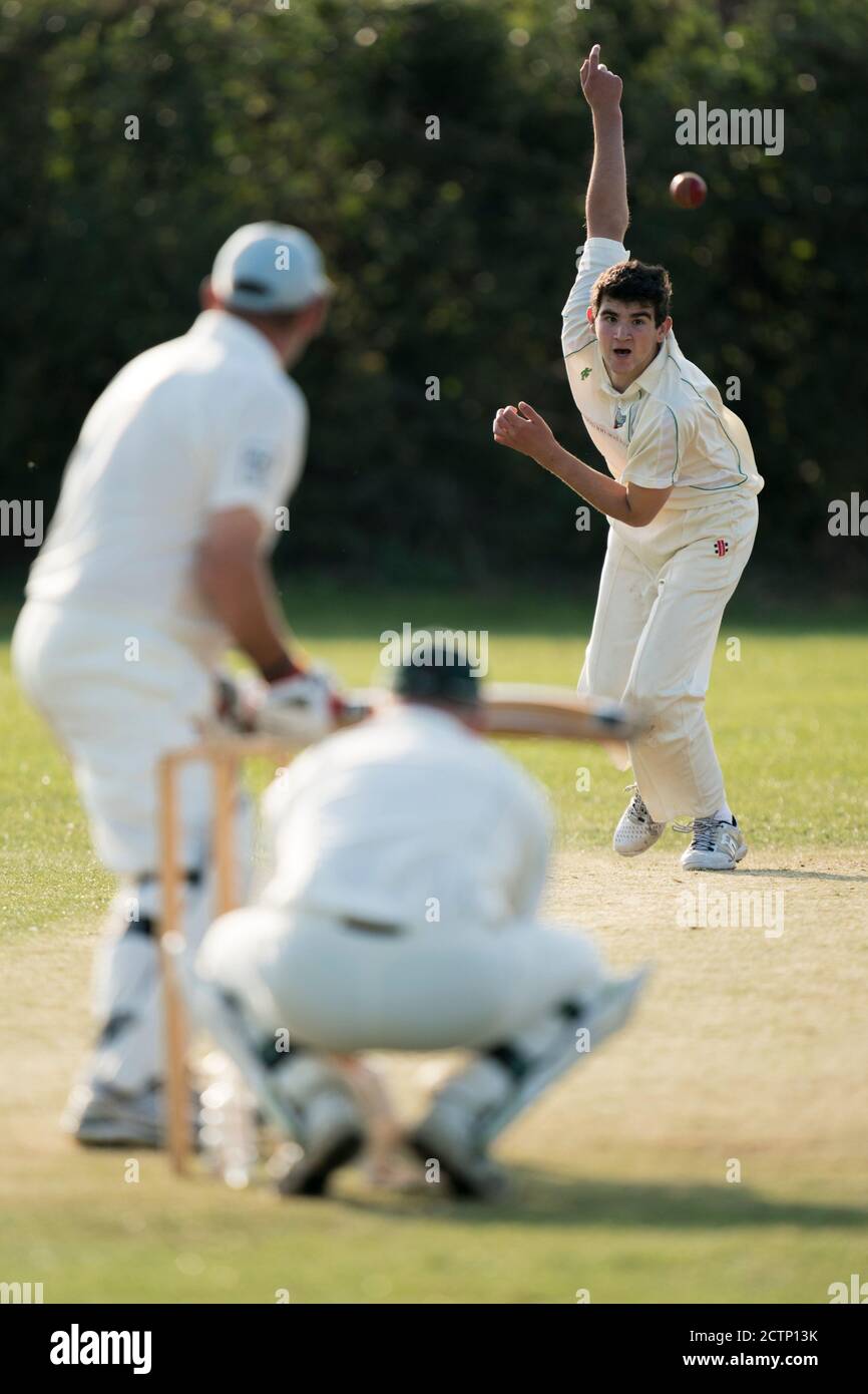Bowler with batsman hi-res stock photography and images - Alamy