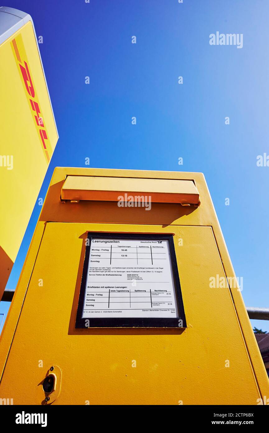 Berlin yellow post mailbox hi-res stock photography and images - Alamy