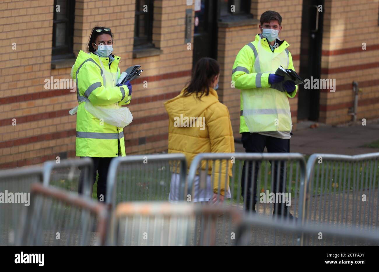 Nhs staff hand out test kits hires stock photography and images Alamy
