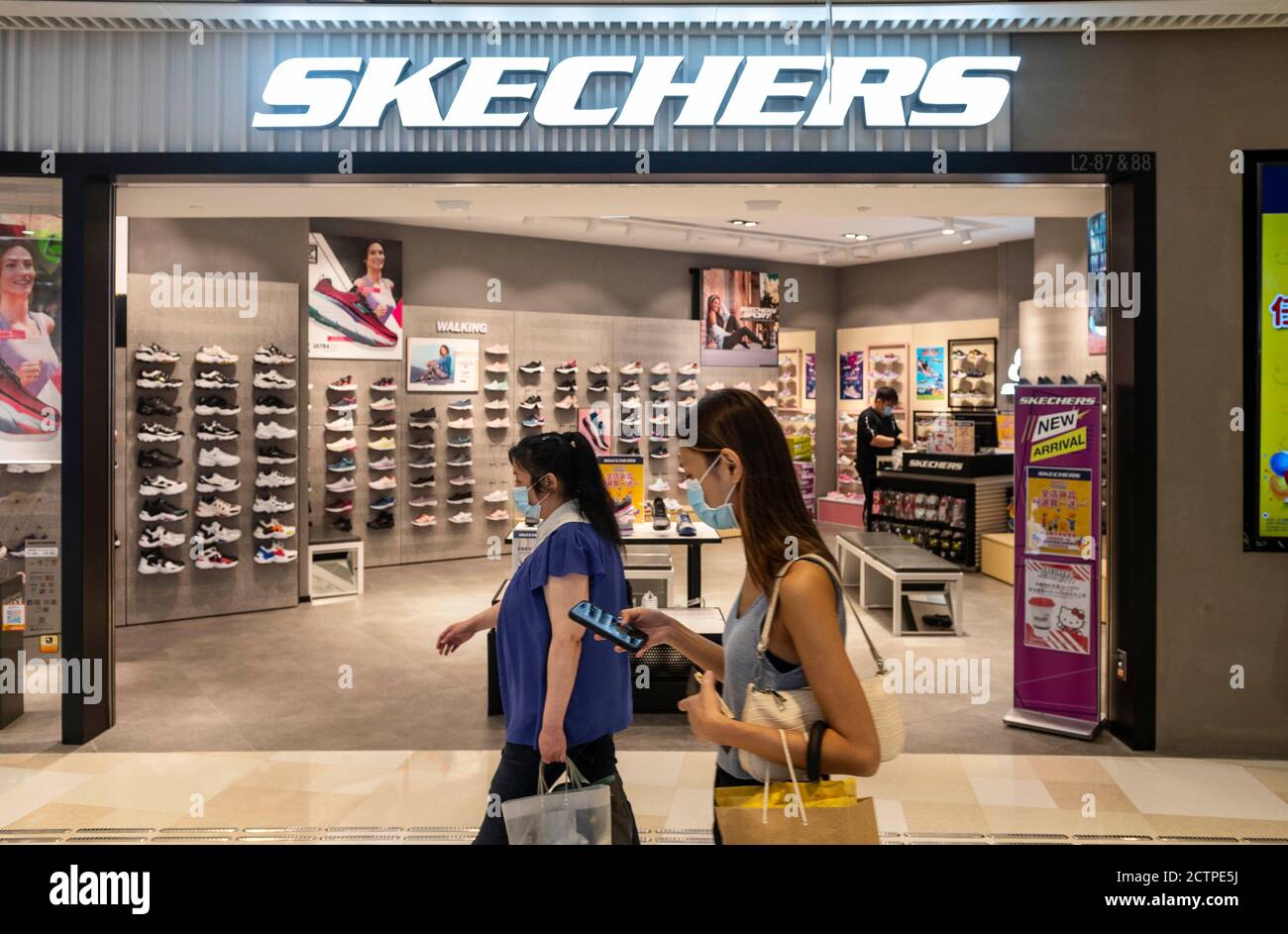 Page 2 - Skechers Store High Resolution Stock Photography and Images - Alamy