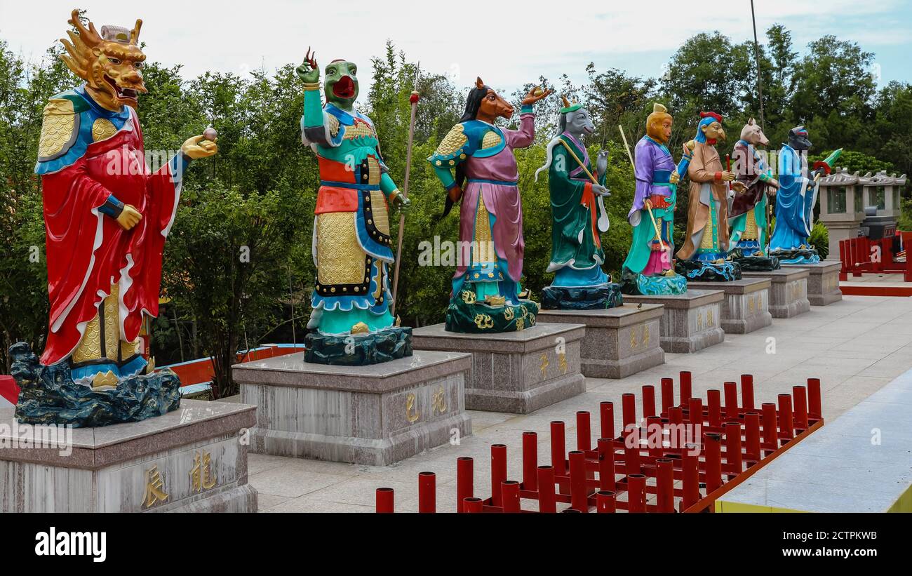 Taoist temple shrine statues hi-res stock photography and images - Alamy