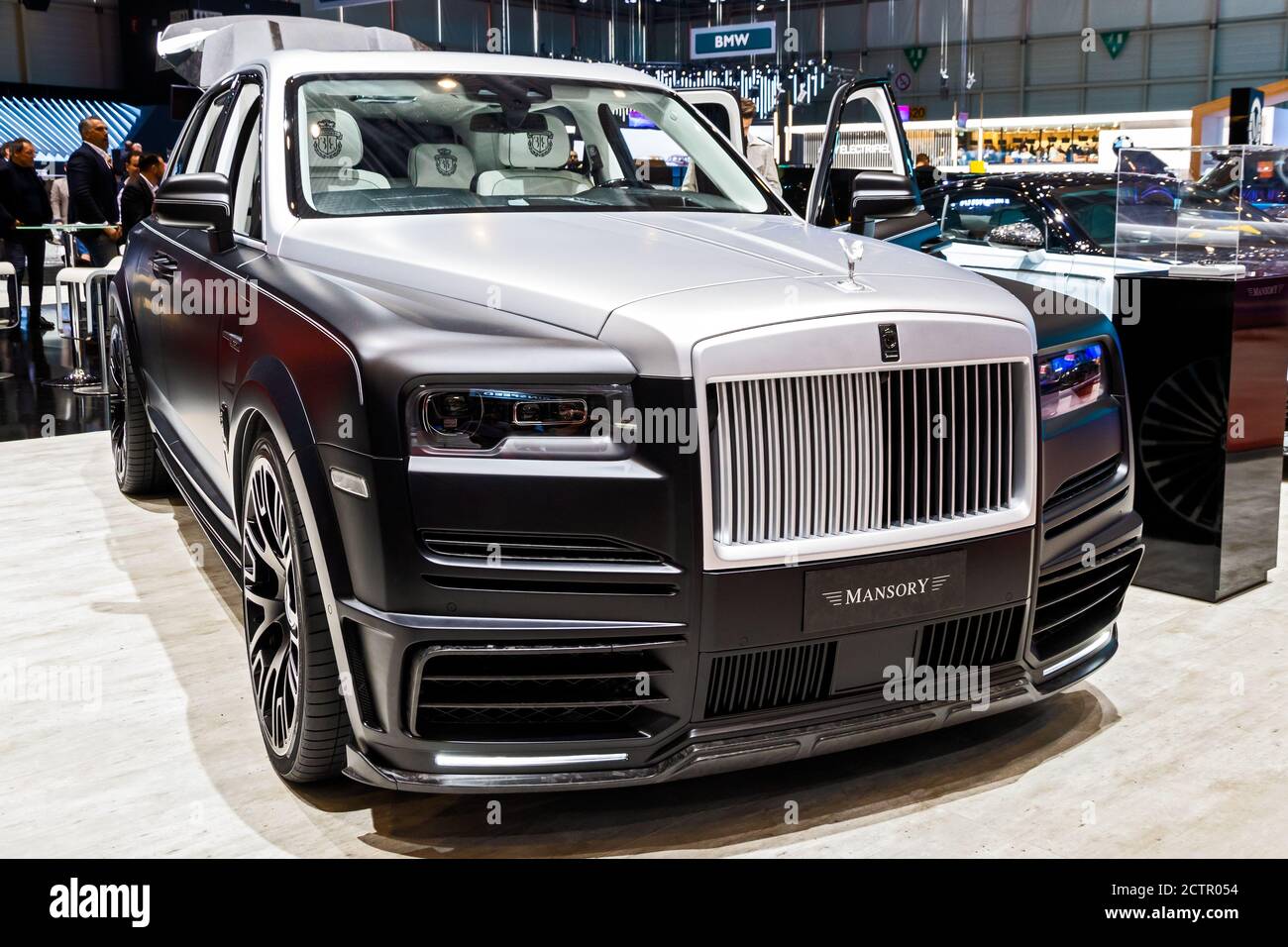 SUV Rolls Royce  Cullinan Giá bán  Thông số 2023  Blog Xe Hơi Carmudi