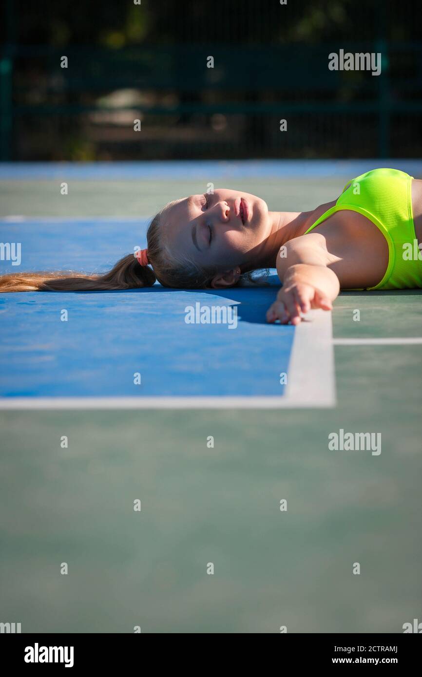 Athletic girl on white hi-res stock photography and images - Page 3 - Alamy