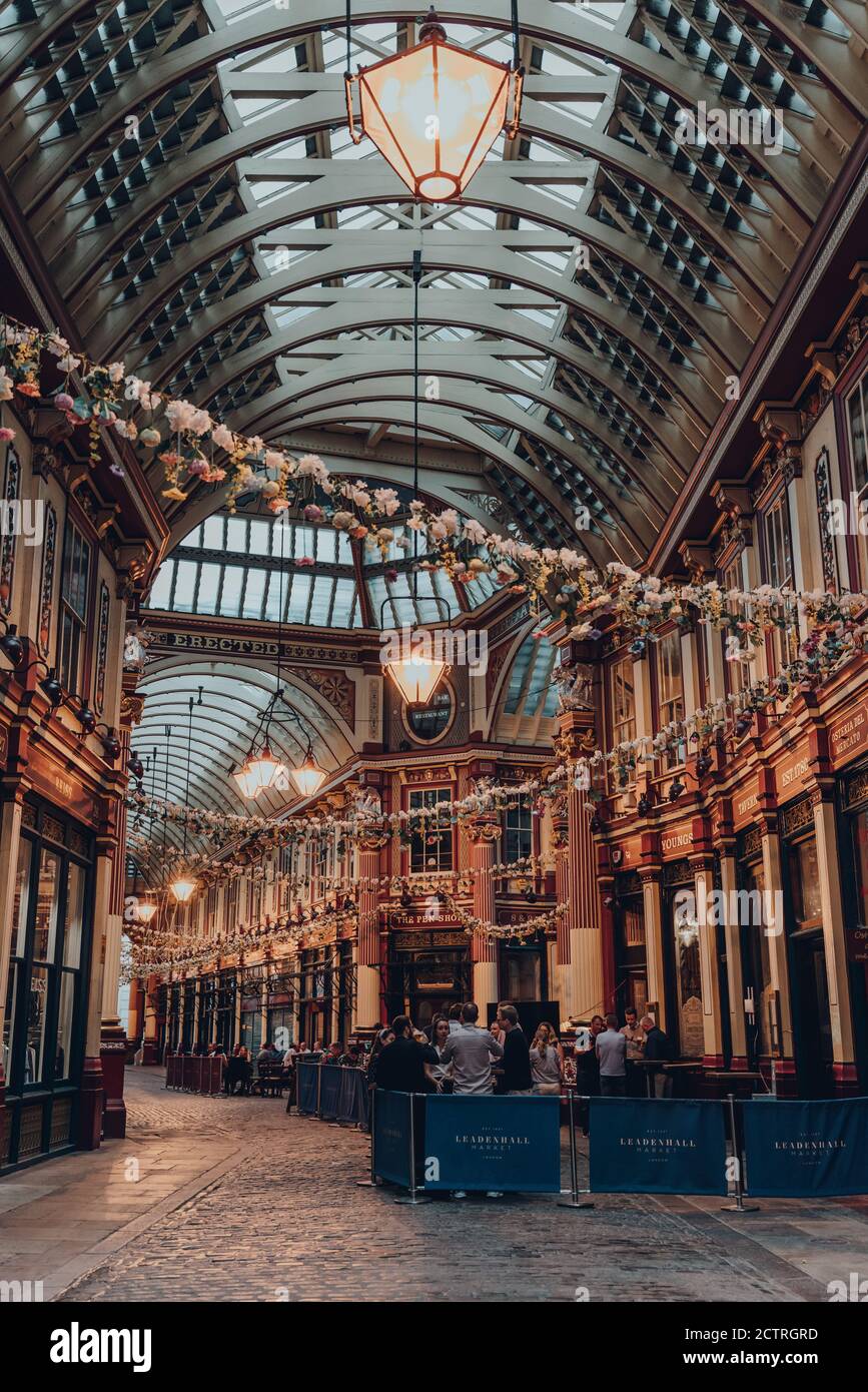 The lamb tavern at leadenhall market hires stock photography and