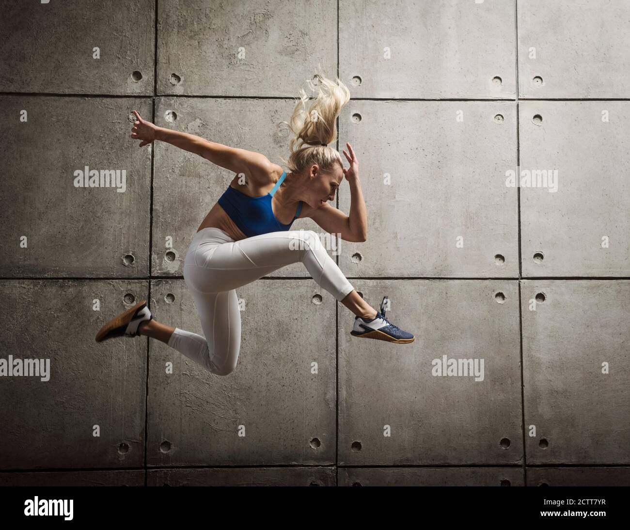 Sporty woman jumping hi-res stock photography and images - Alamy