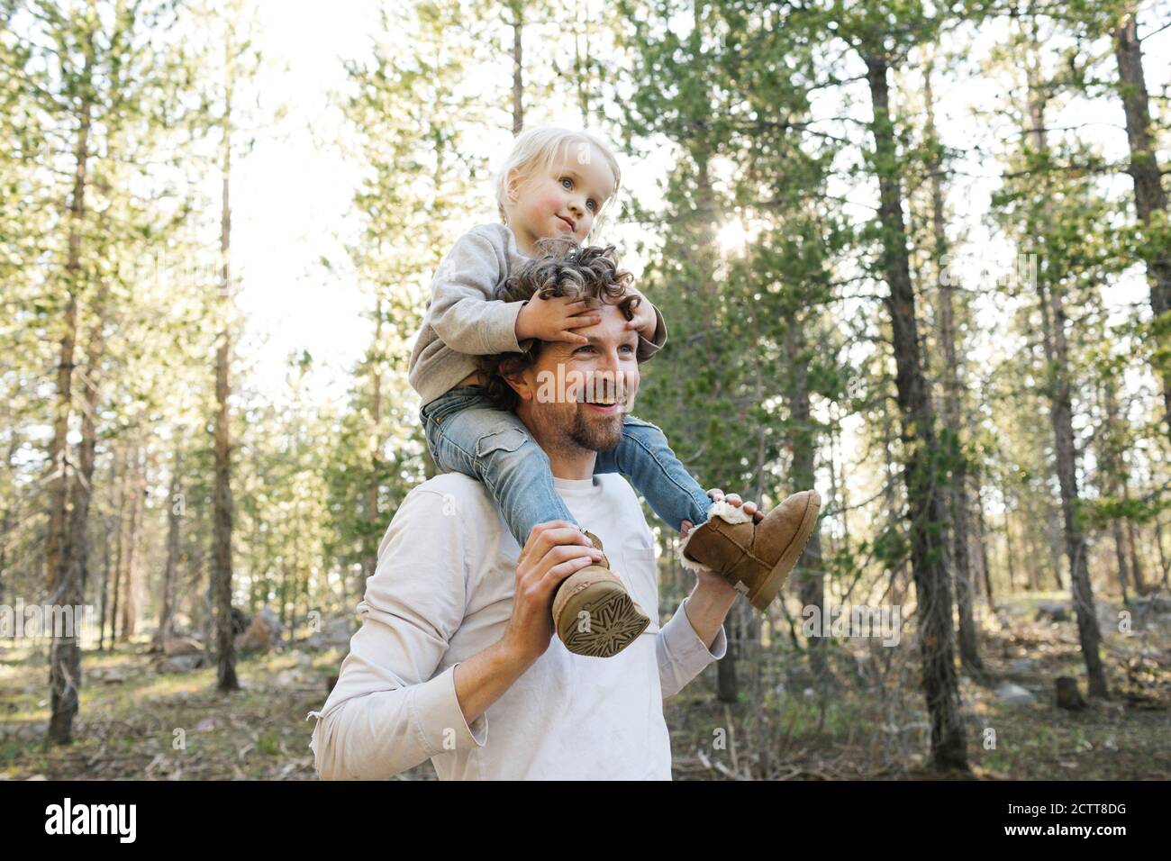 Father carrying little daughter (2-3) on shoulders in Uinta-Wasatch-Cache National Forest Stock Photo