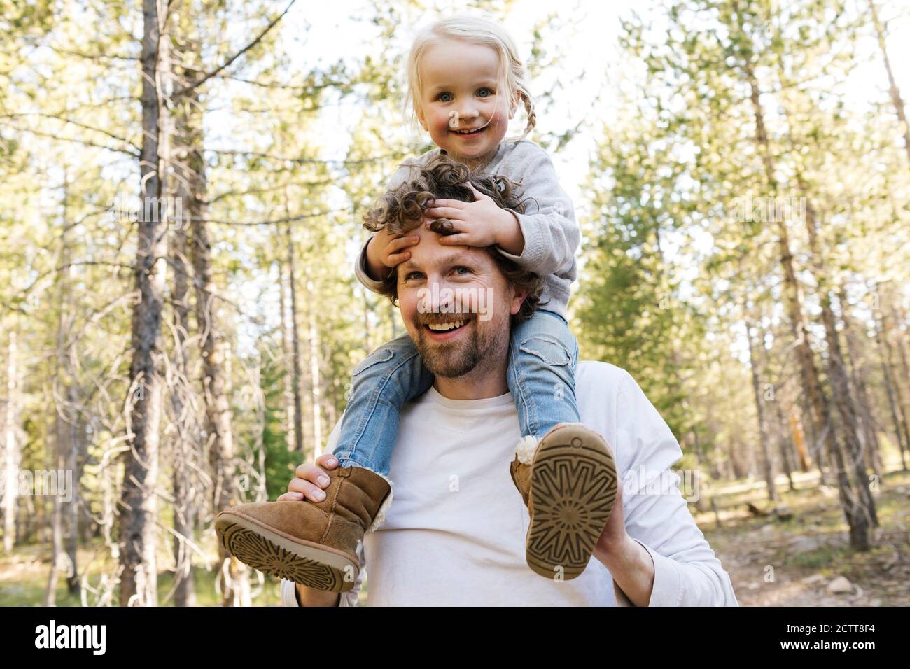 Father carrying little daughter (2-3) on shoulders in Uinta-Wasatch-Cache National Forest Stock Photo