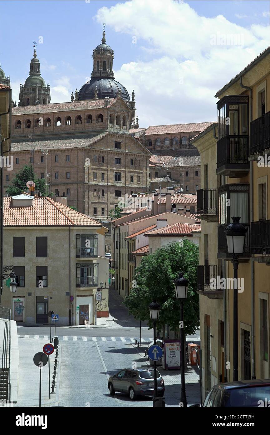 Salamanca España Hiszpania Spain, Spanien, A fragment of the old town - magnificent tenement houses, buildings and churches. Ein Fragment der Altstadt Stock Photo