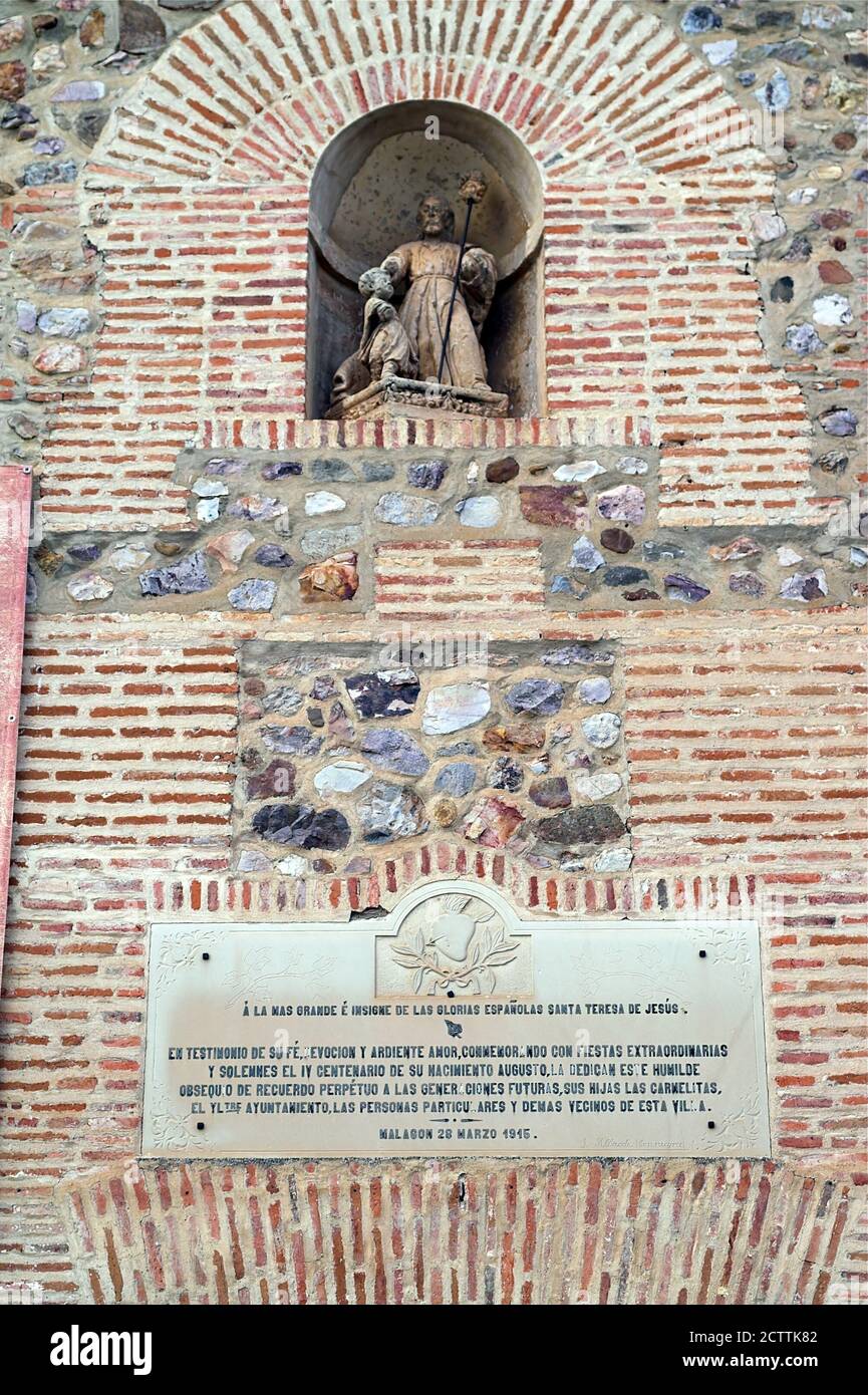 Malagón, España, Hiszpania, Spain, Spanien; A memorial plaque about the foundation of the monastery by St. Teresa of Jesus. Stock Photo