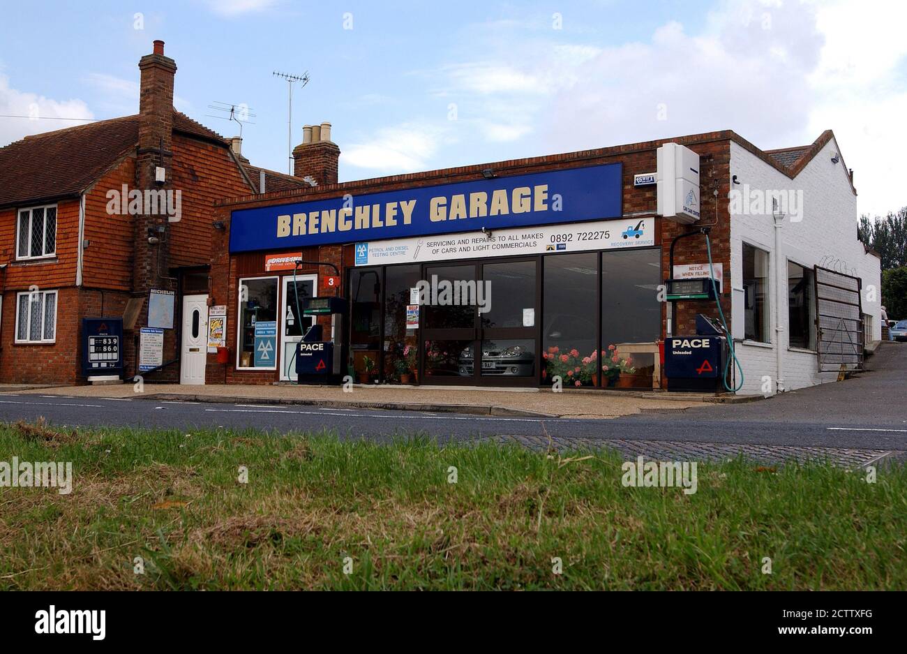 Old fashioned Brenchley garage, Tonbridge Stock Photo Alamy