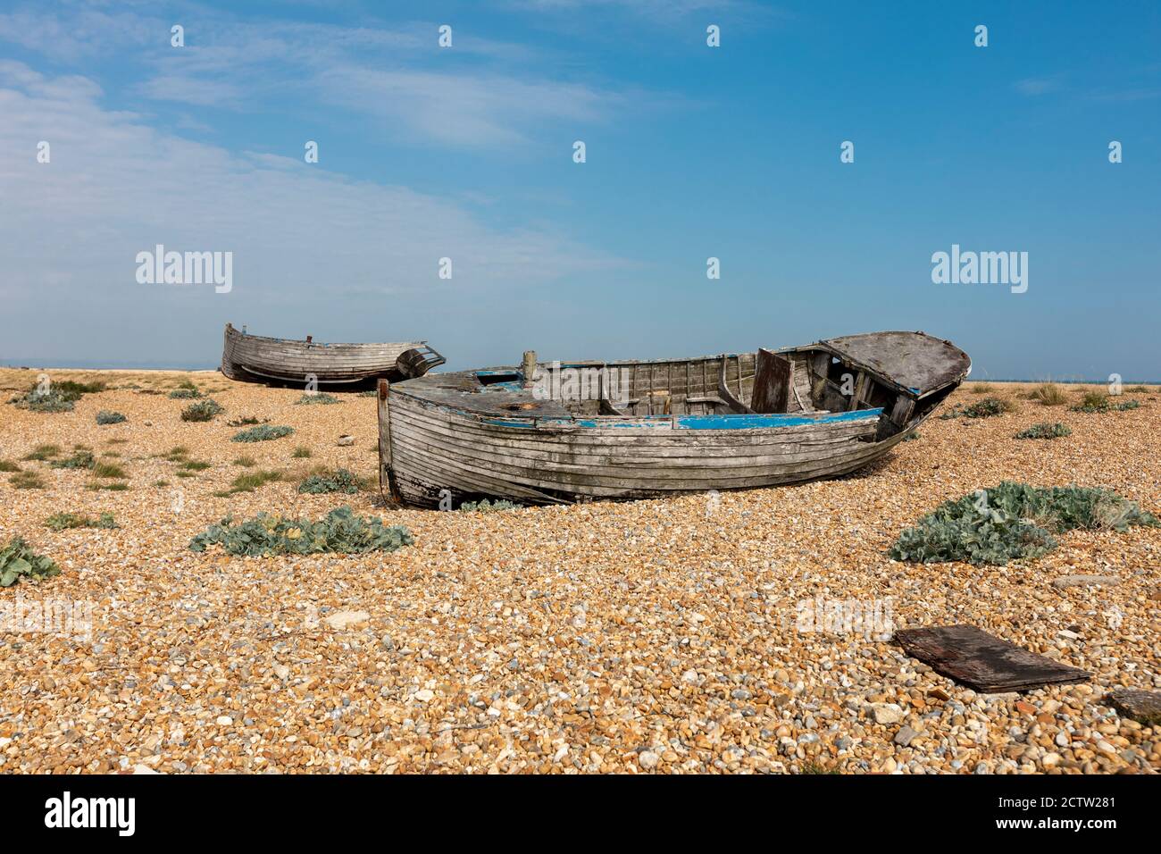 Abandoned wooden boats hi-res stock photography and images - Alamy