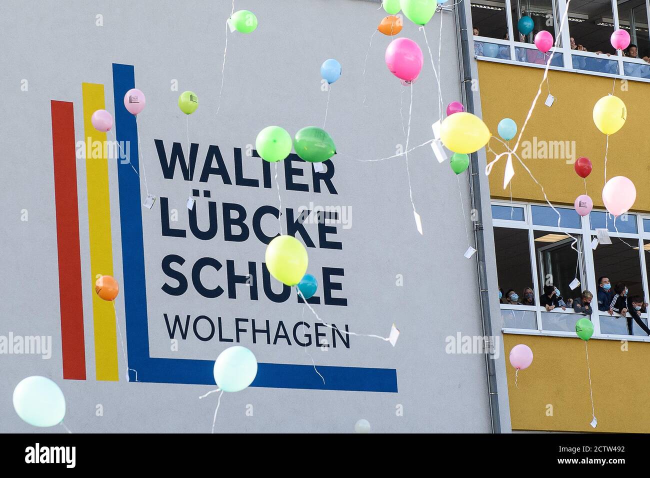Wolfhagen, Germany. 25th Sep, 2020. Pupils and guests let a balloon rise at the ceremony to rename the Wilhelm Filchner School to Walter Lübcke School. Former Kassel district president Walter Lübcke was murdered on the terrace of his house in Wolfhagen-Istha on the night of 02.06.2019. Credit: Swen Pförtner/dpa/Alamy Live News Stock Photo