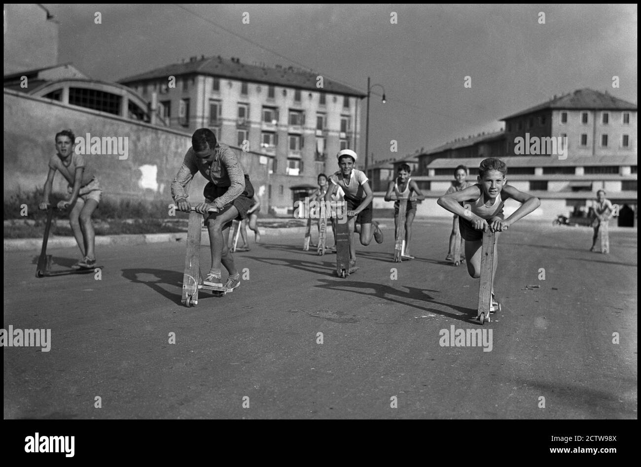 Nella vecchia strada hires stock photography and images Alamy