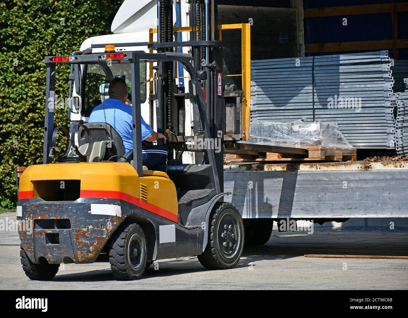 Fork lift truck side view hi-res stock photography and images - Alamy