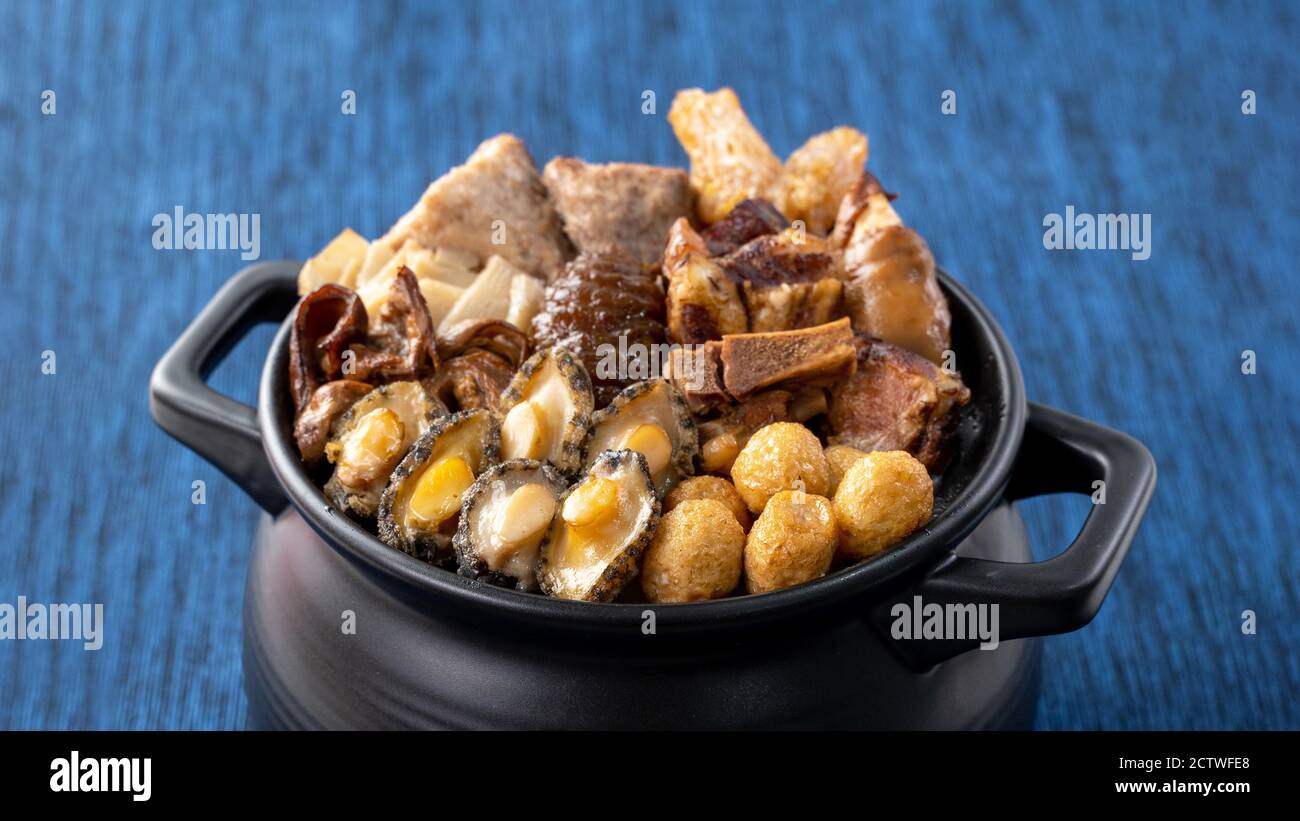 Traditional food of Chinese lunar new year, Buddha jumps over the wall