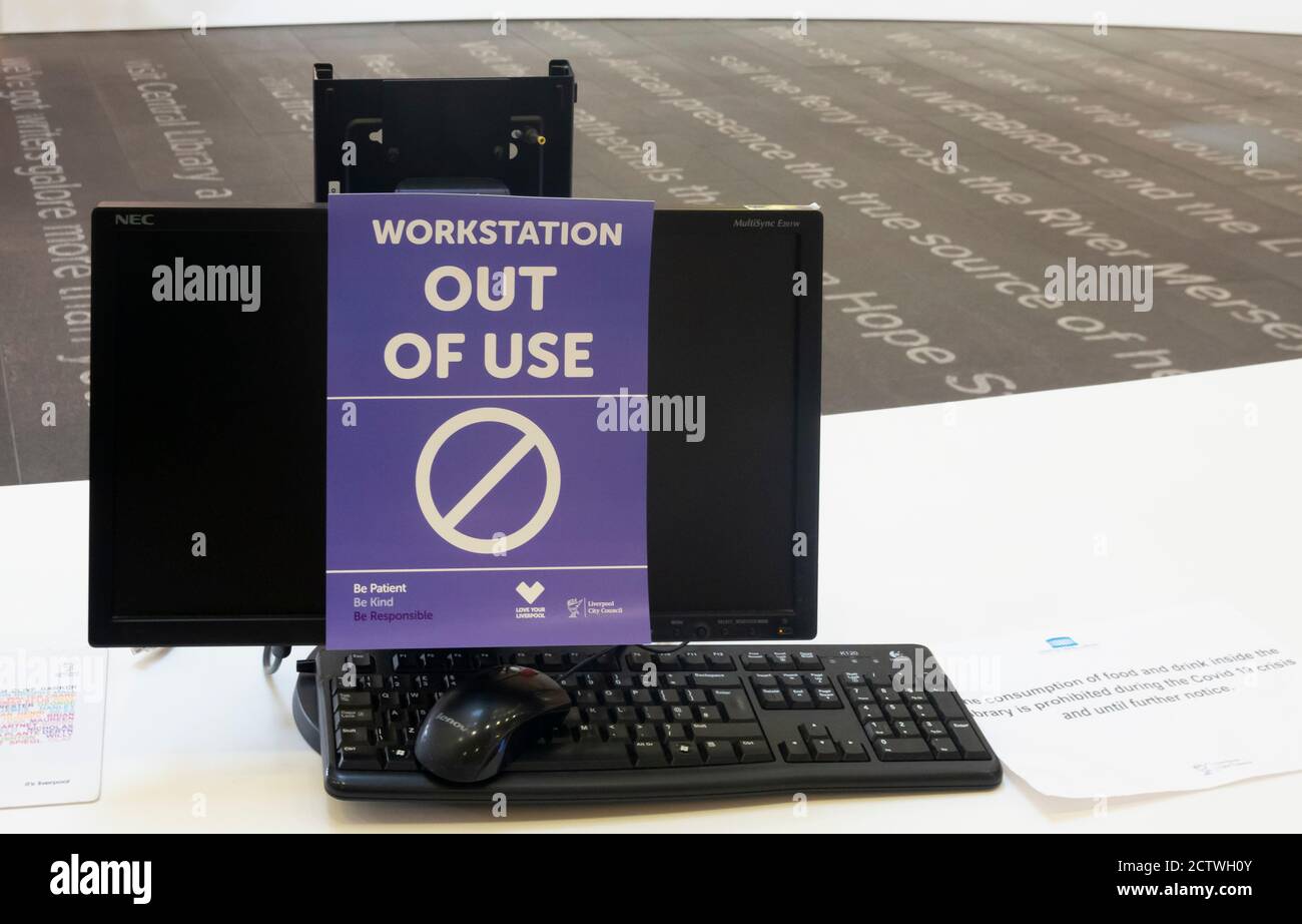 An out of use sign on a computer workstation in the Liverpool Central Library Stock Photo