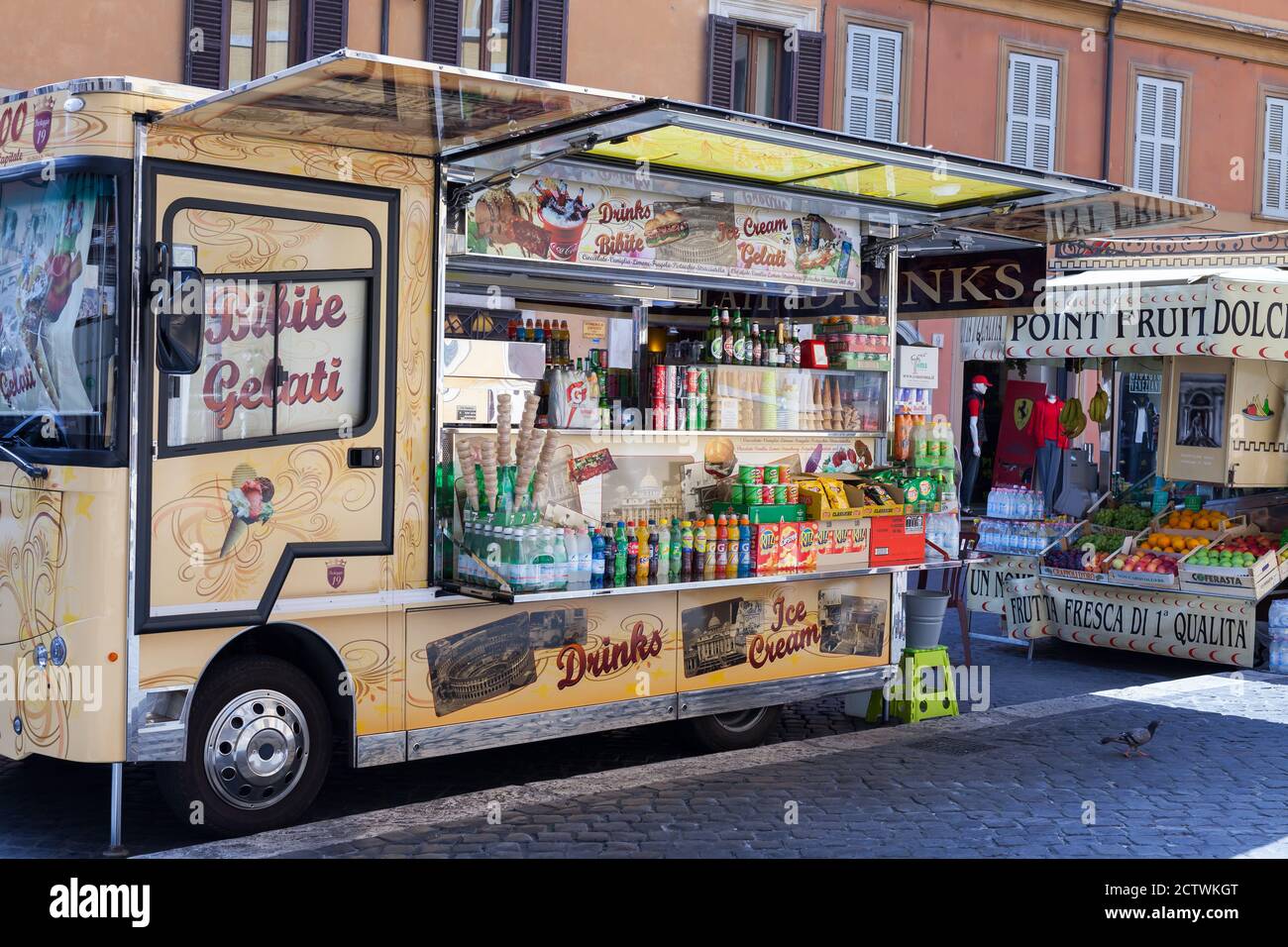 ROME, ITALY - 2014 AUGUST 21. Van for food and beverage sales in the street  Stock Photo - Alamy