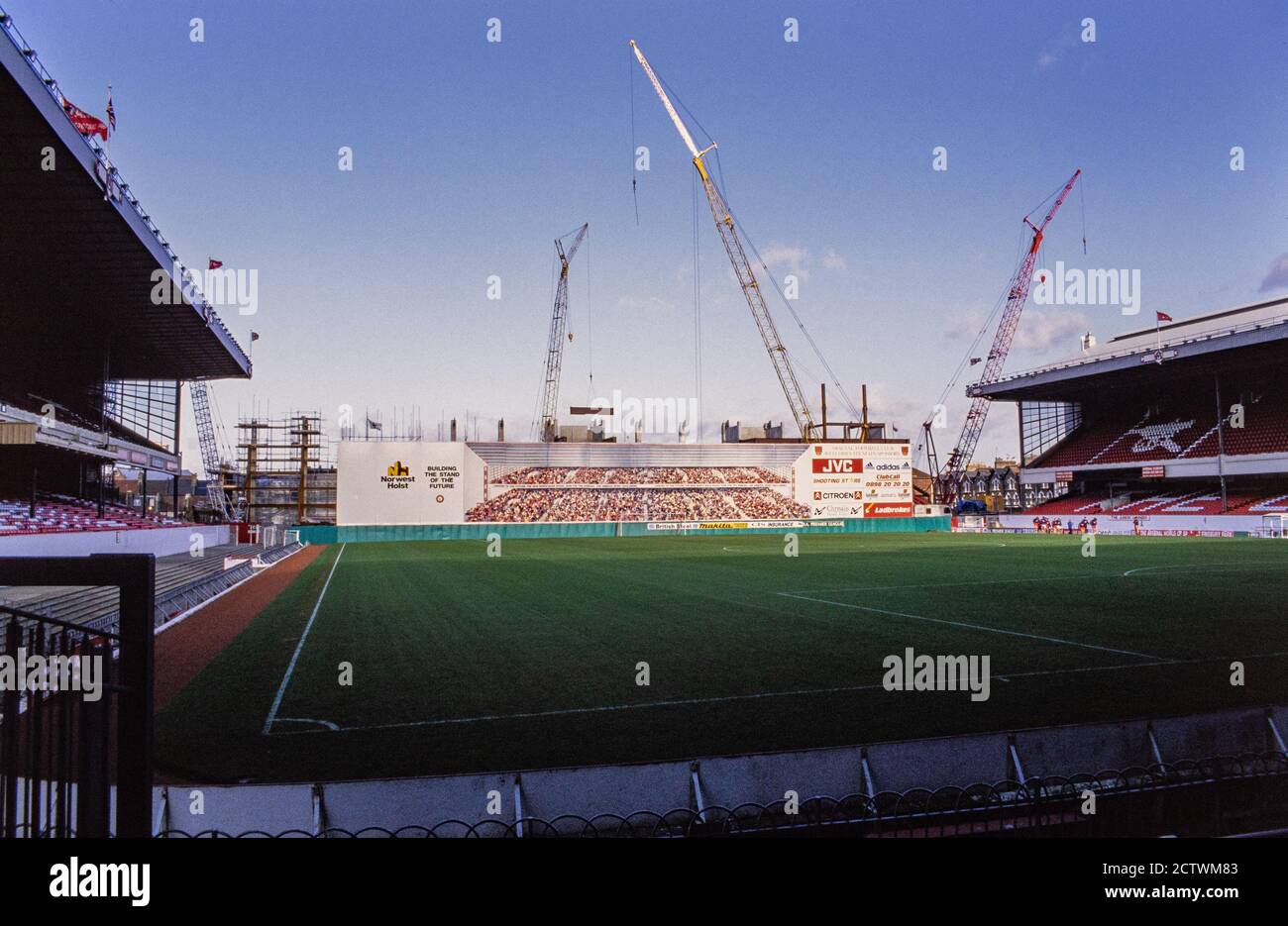 A view of the massive mural that covers the construction work on the new North Bank stand at Arsenal’s Highbury football ground being undertaken by contractors Norwest Holst. 12 November 1992. Photo: Neil Turner Stock Photo