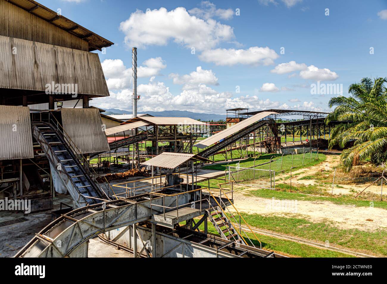 Tenom, Sabah, Malaysia: Conveyors to transport Fresh Fruit Bunches (FFB) from the hopper of Kilang Kelapa Sawit Melalap a palmoil mill of SimeDarby Stock Photo