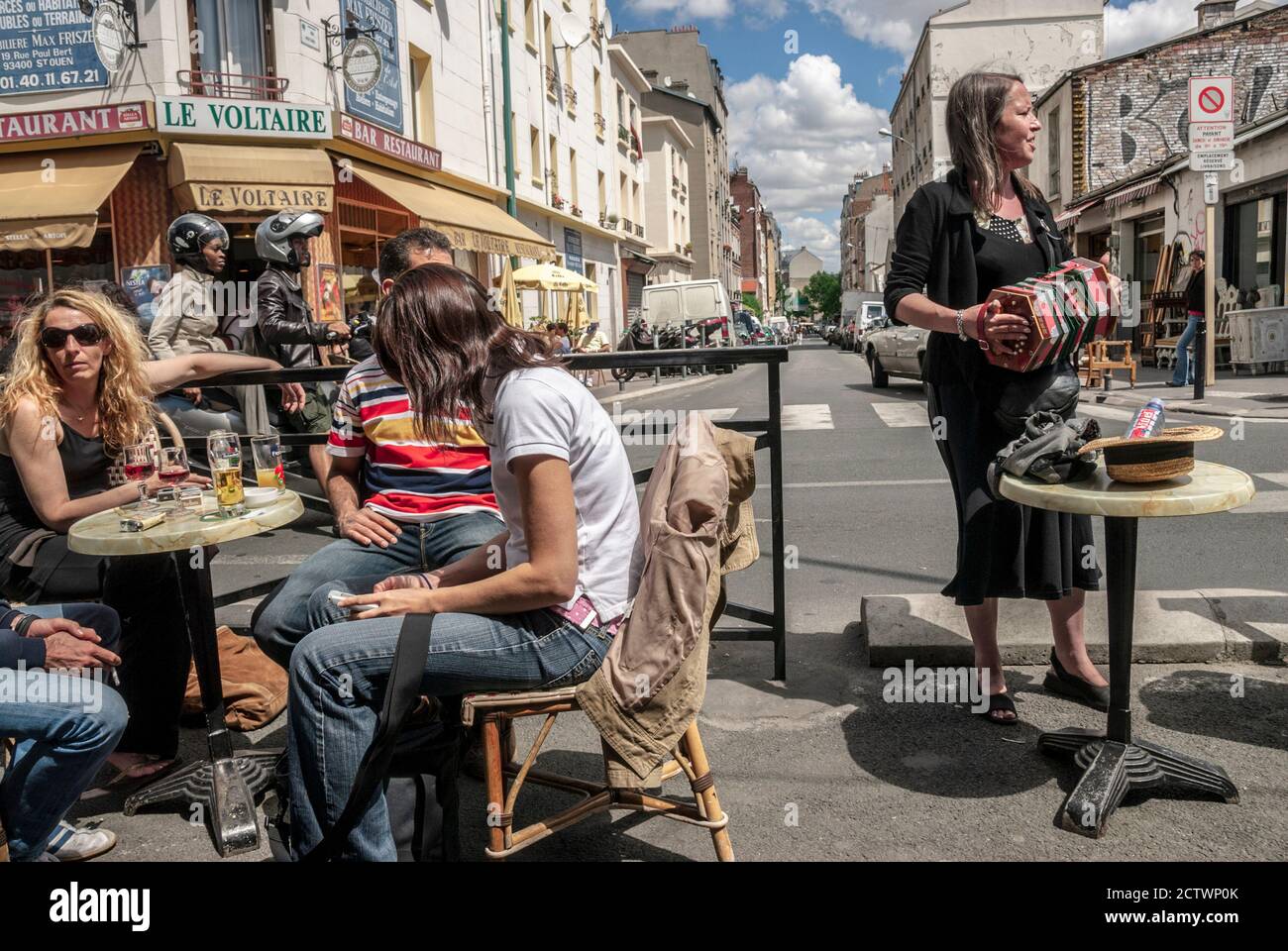 Paris, France, Group of Teens sharing drinks on French Cafe Terrace, Porte  de Clignancourt, Antique Market, Saint Ouen flea market in Paris Stock  Photo - Alamy