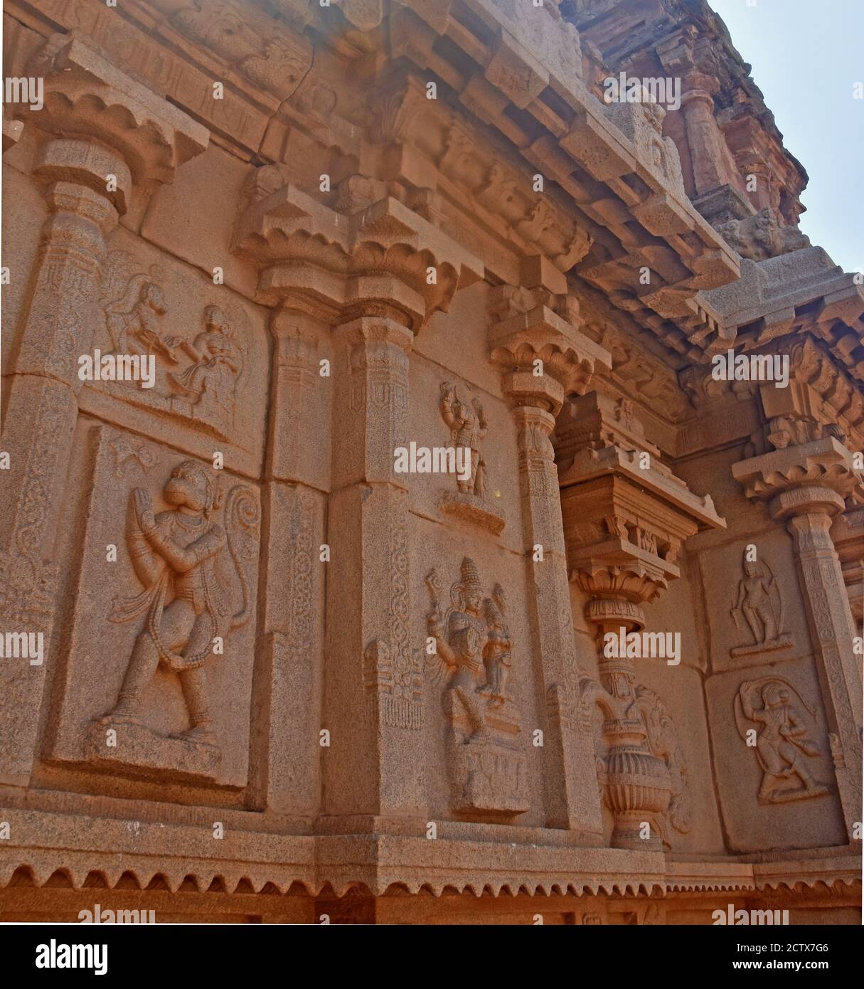 Details of Hazara Rama Temple among the ruins of Hampi from the 14th century Vijayanagara empire in Hampi, Karnataka, India. Unesco World Heritage Sit Stock Photo