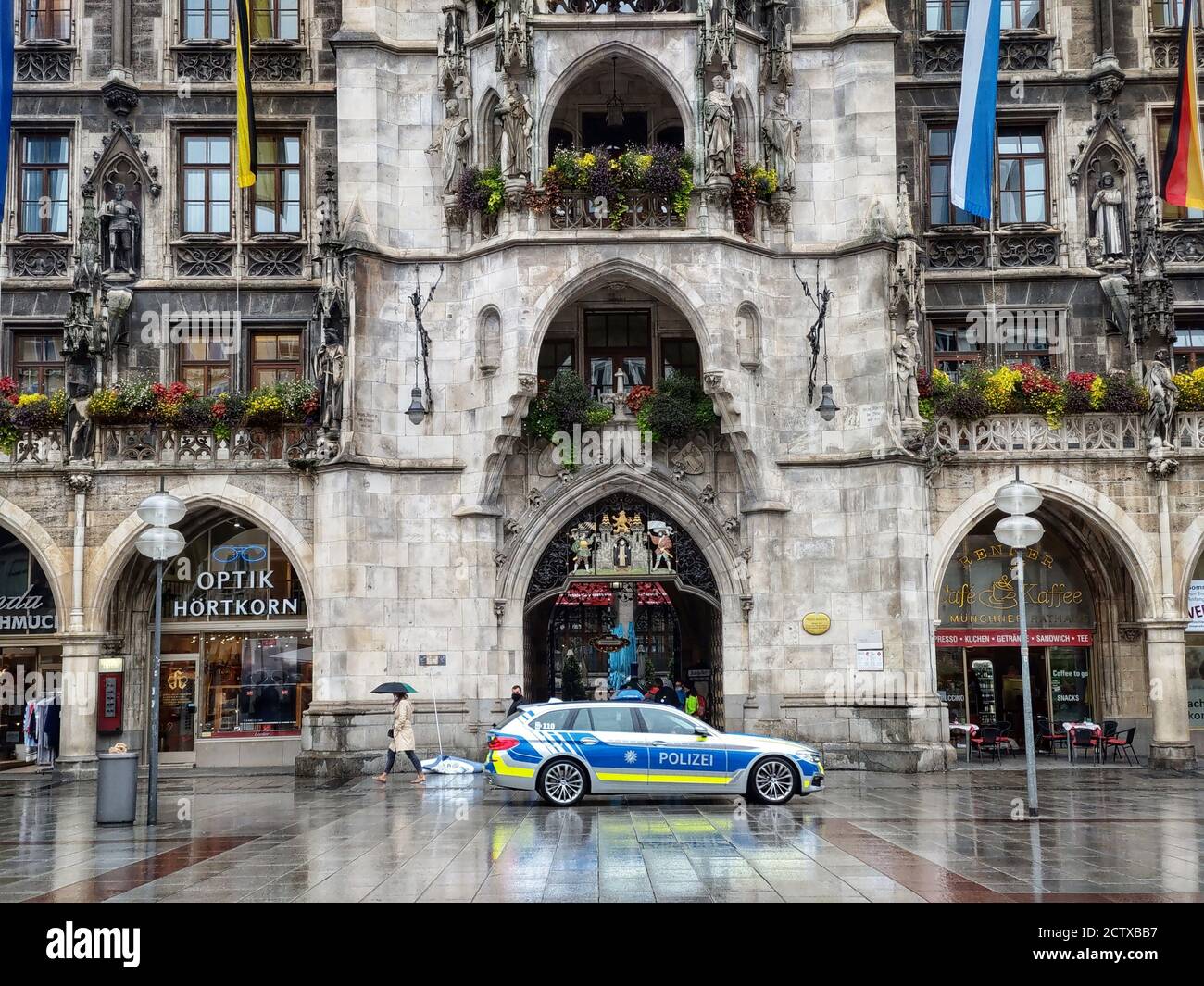 Munich, Bavaria, Germany. 25th Sep, 2020. A Munich police vehicle stationed at the Munich Rathaus (city hall) which is now a mandatory mask zone. Due to rising numbers of new Coronavirus cases, Munich is tightening measures, including a mask requirement at public plazas. Credit: Sachelle Babbar/ZUMA Wire/Alamy Live News Stock Photo
