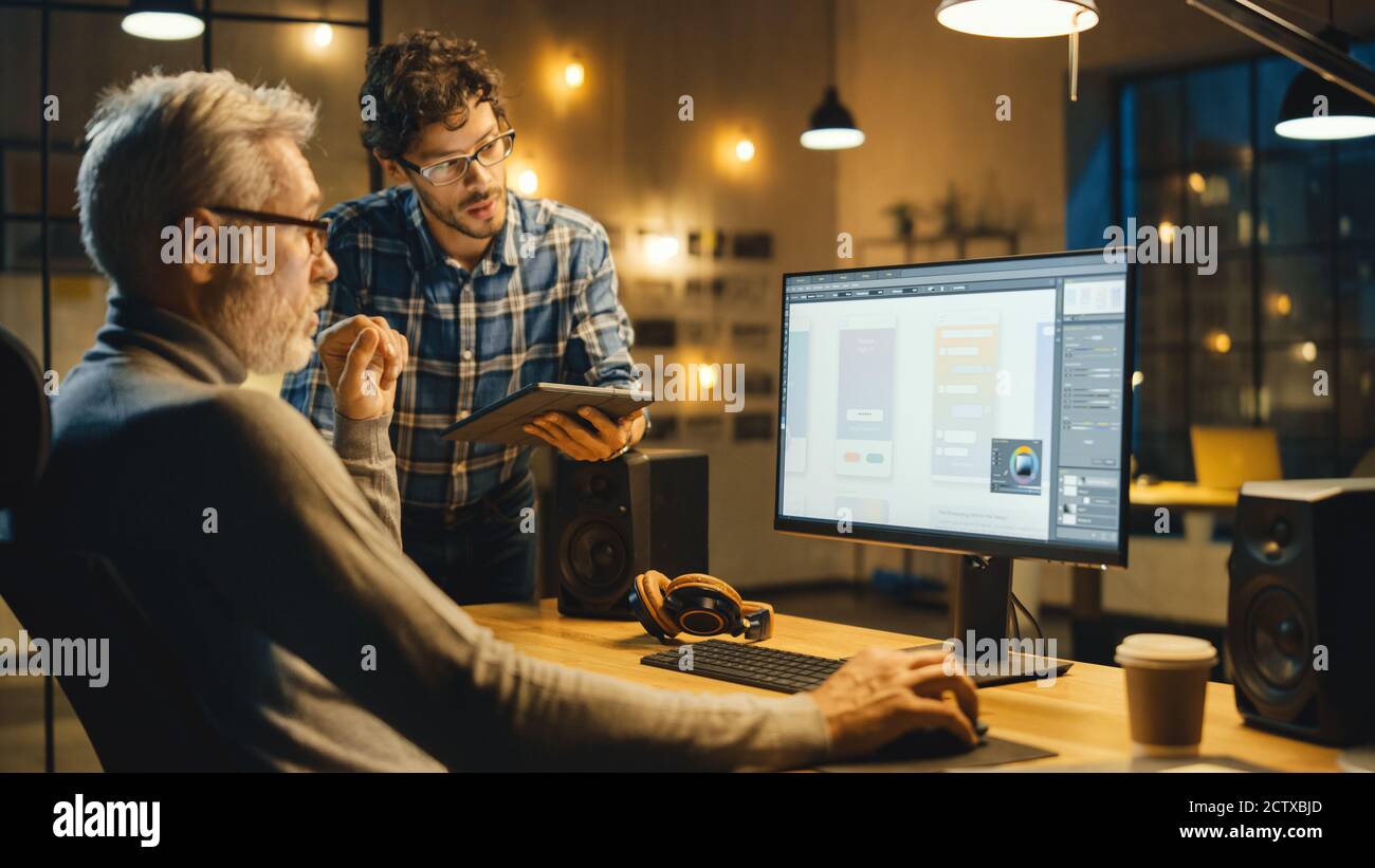 Digital conversation hi-res stock photography and images - Alamy