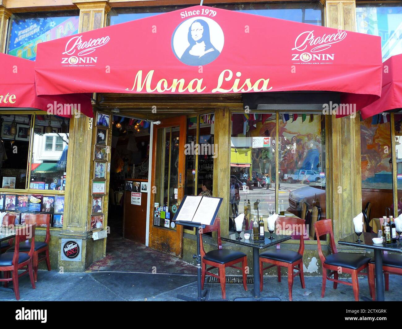 THE ENTRANCE TO ONE THE MANY ITALIAN RESTAURANTS THROUGHOUT THE CITY