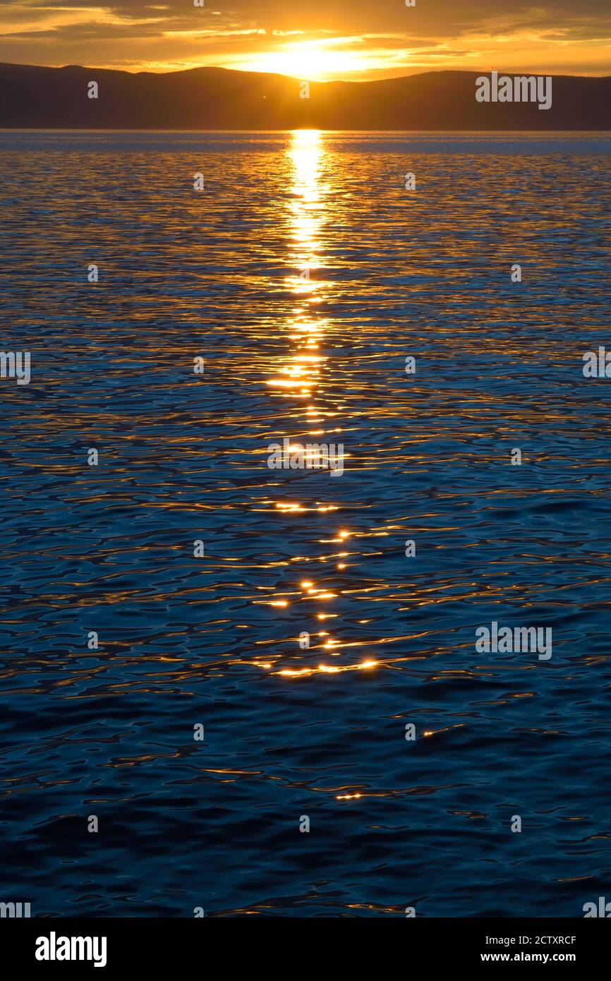 Golden over water hi-res stock photography and images - Alamy