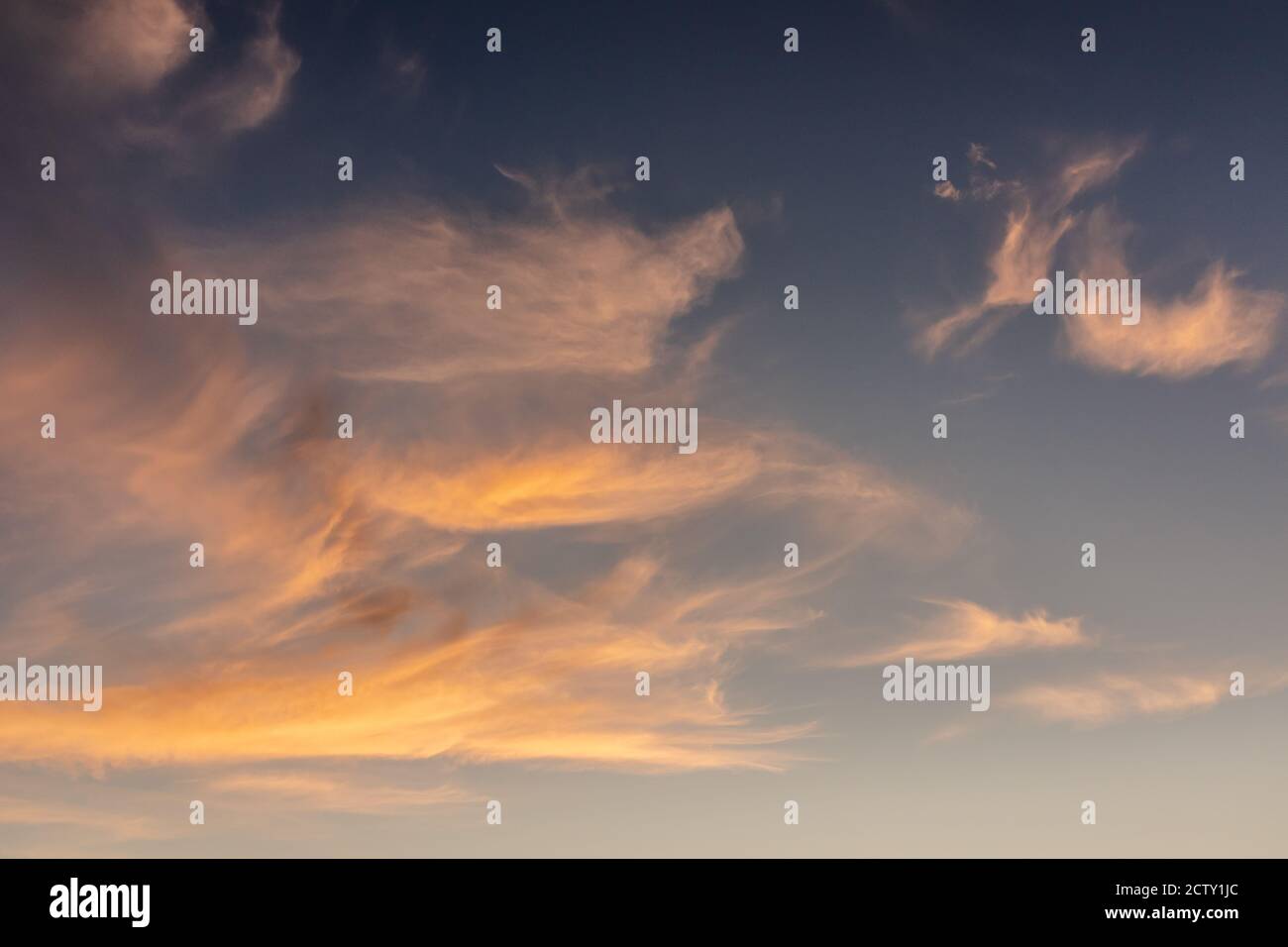 Golden sunset sky hi-res stock photography and images - Alamy