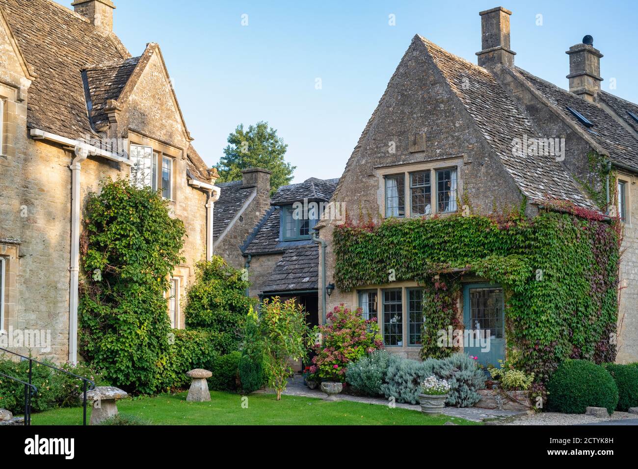 Cottages in a cotswold village in early autumn. Taynton, Cotswolds, Oxfordshire, England Stock