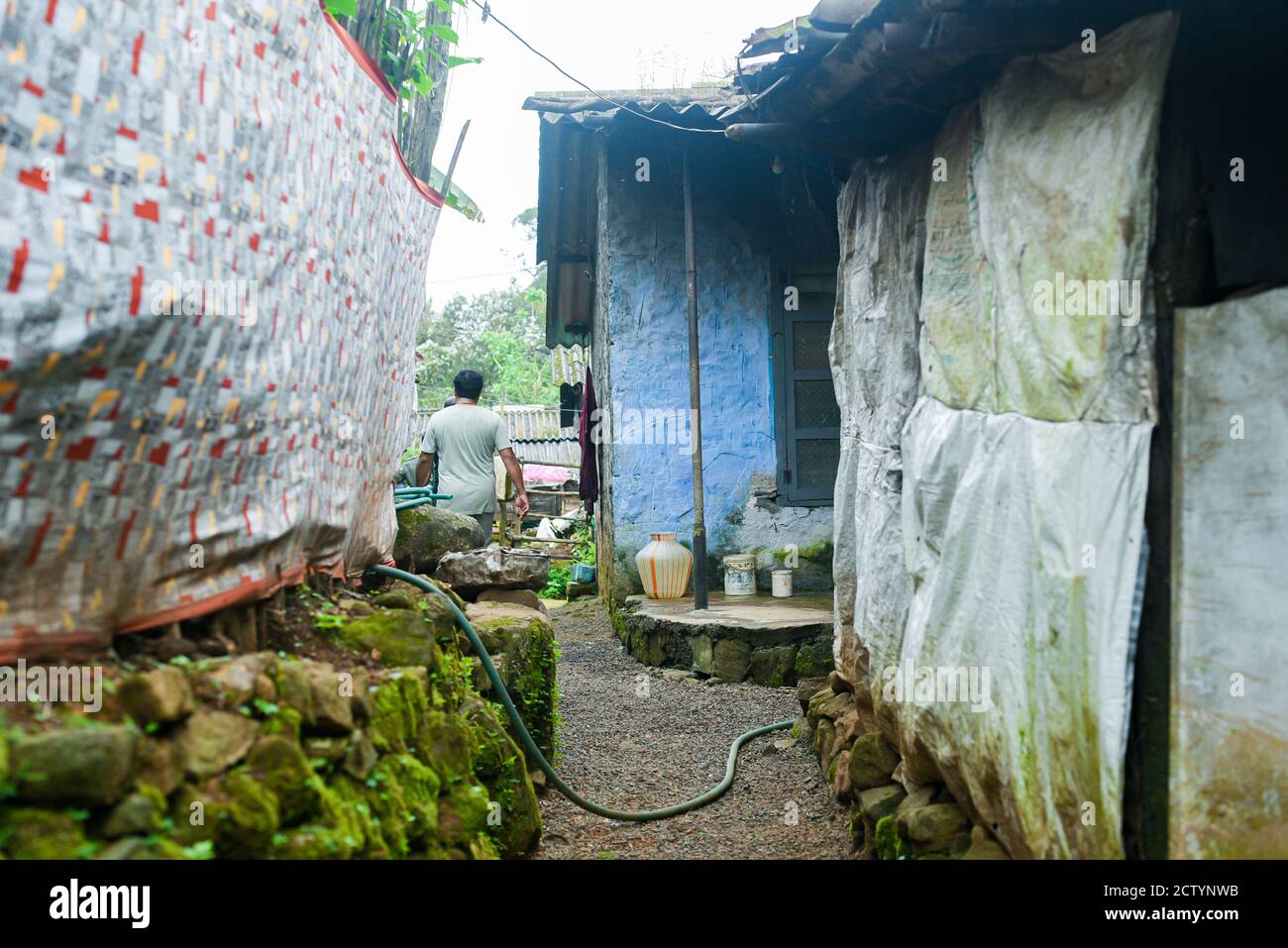 A rural house made of bricks and mud in India with many people living together. India Kerala Tamil Nadu  street life photography. Stock Photo