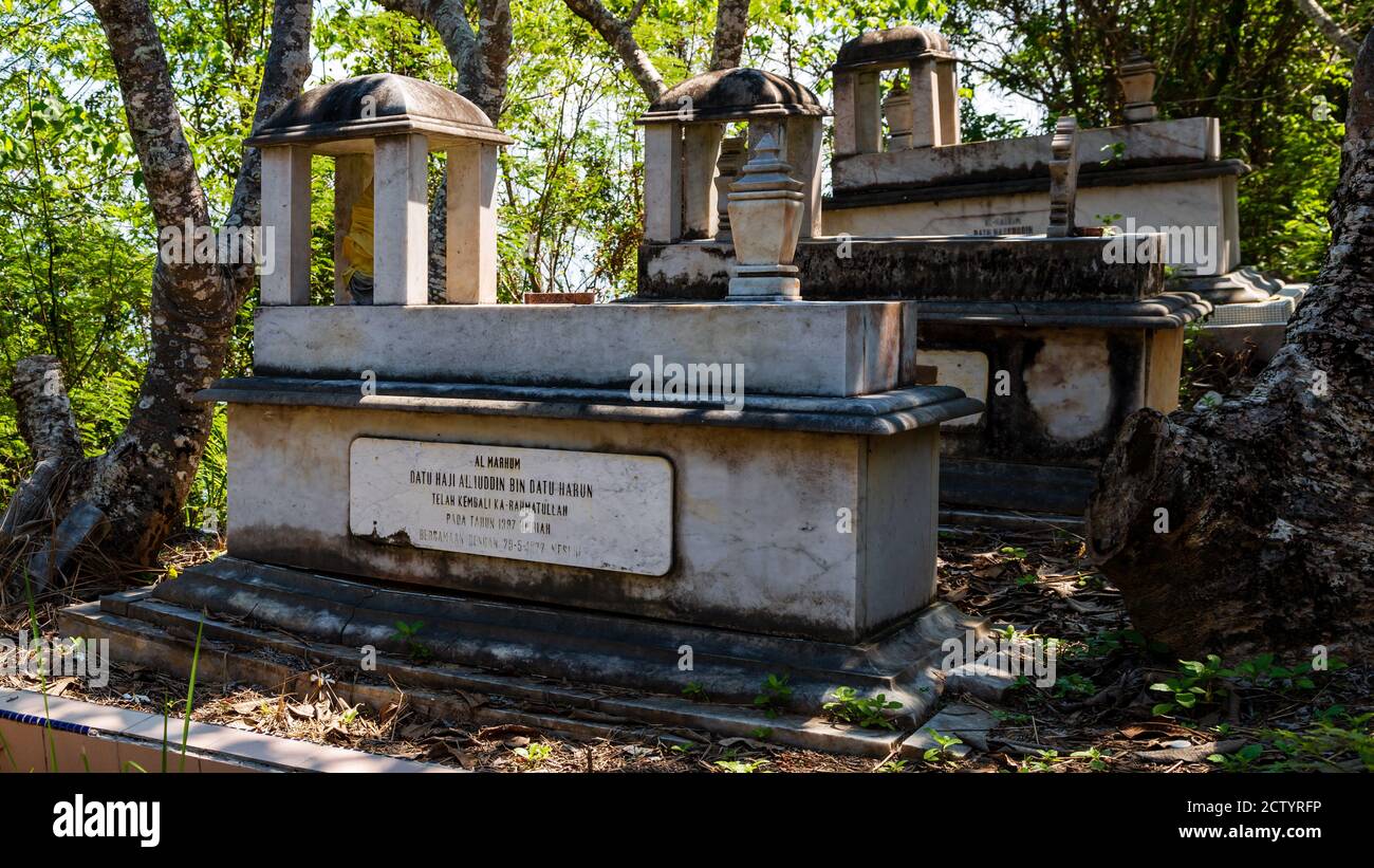 Limau-Limauan, Sabah, Malaysia: Suluk-Bajau tombs with their conspicious stone baldachins at the old islam cemetery of Limau-Limauan Stock Photo