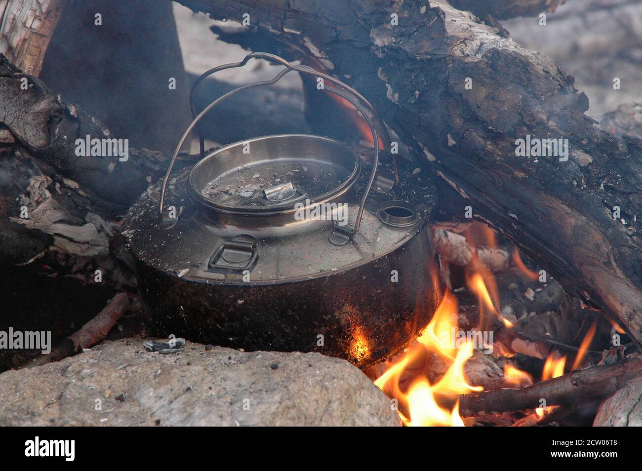 Kettle boiling fireplace hires stock photography and images Alamy