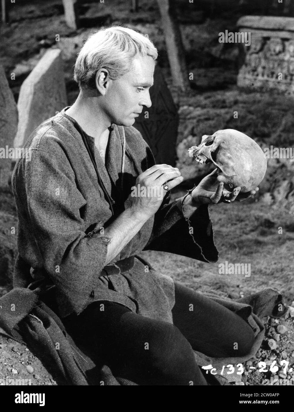 Hamlet skull play hires stock photography and images Alamy